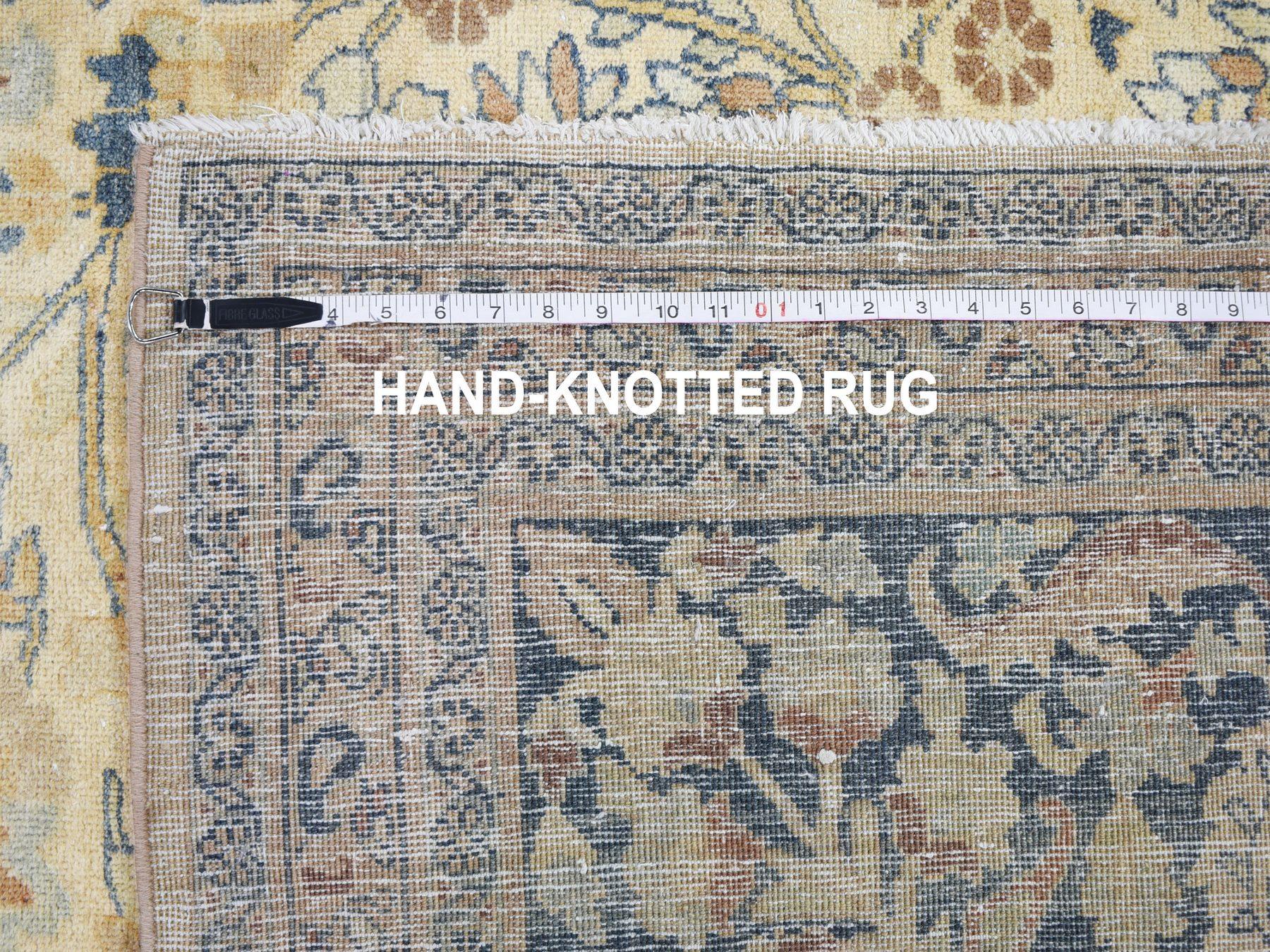 Très grand tapis oriental ancien persan Khorasan, même usé, noué à la main. en vente 3