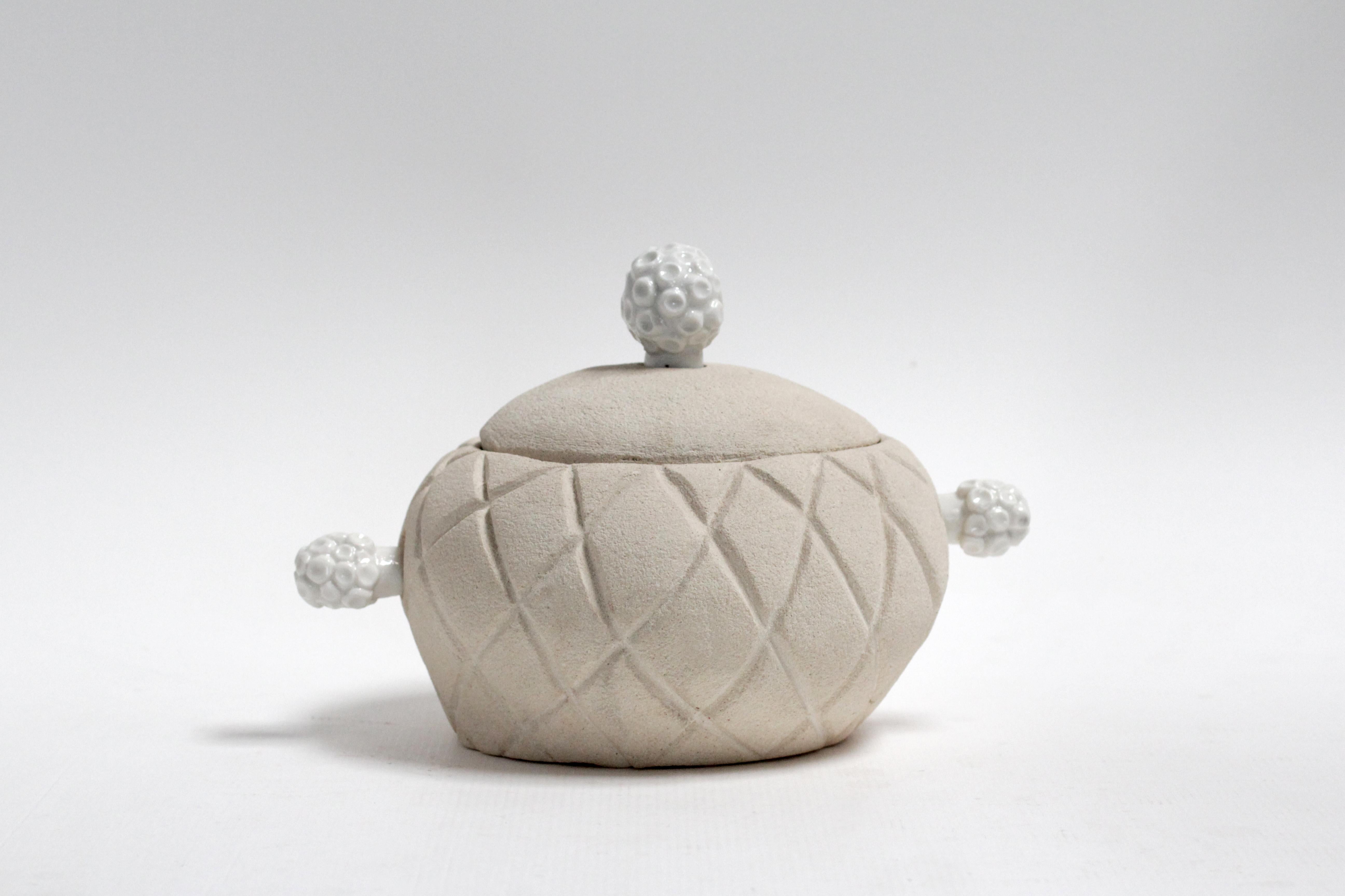 138/23 Unique Tureen by Meritxell Duran
One of a Kind.
Dimensions: D 22 x W 30 x H 20 cm.
Materials: High temperature clay with interior glaze and porcelaine.

Meritxell Duran (Barcelona 1964) signed this new project , which was born in 2020 with