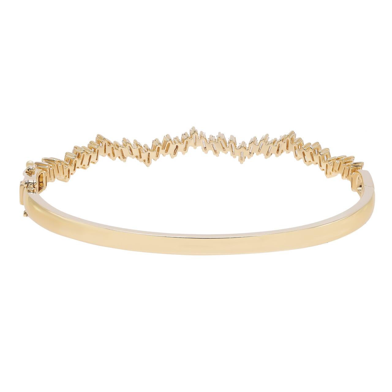 Taille baguette Bracelet jonc en or jaune 18 carats avec diamants taille baguette de 1,38 carat en vente