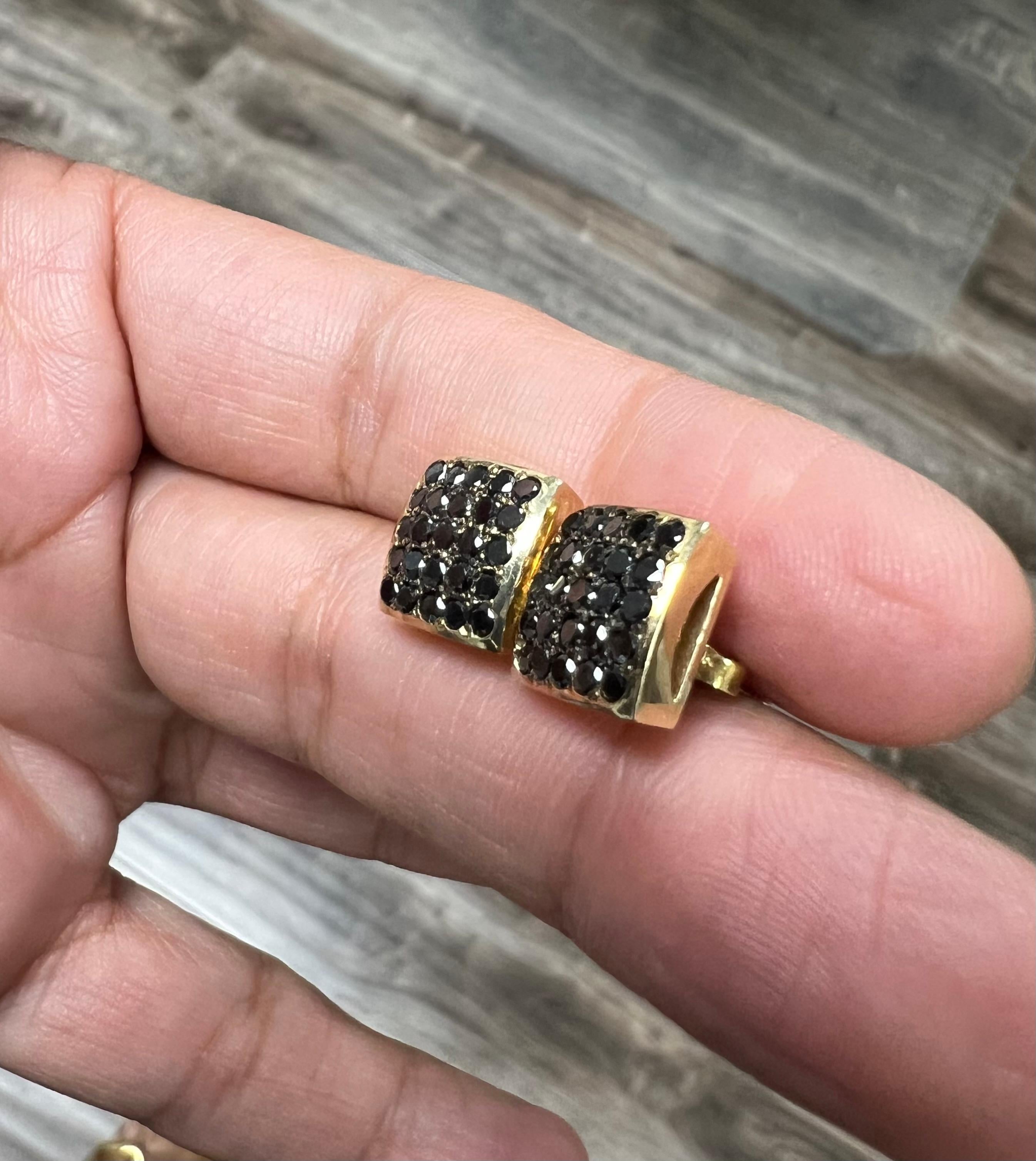 Orecchini con diamante nero da 1,38 carati in oro giallo in vendita 3