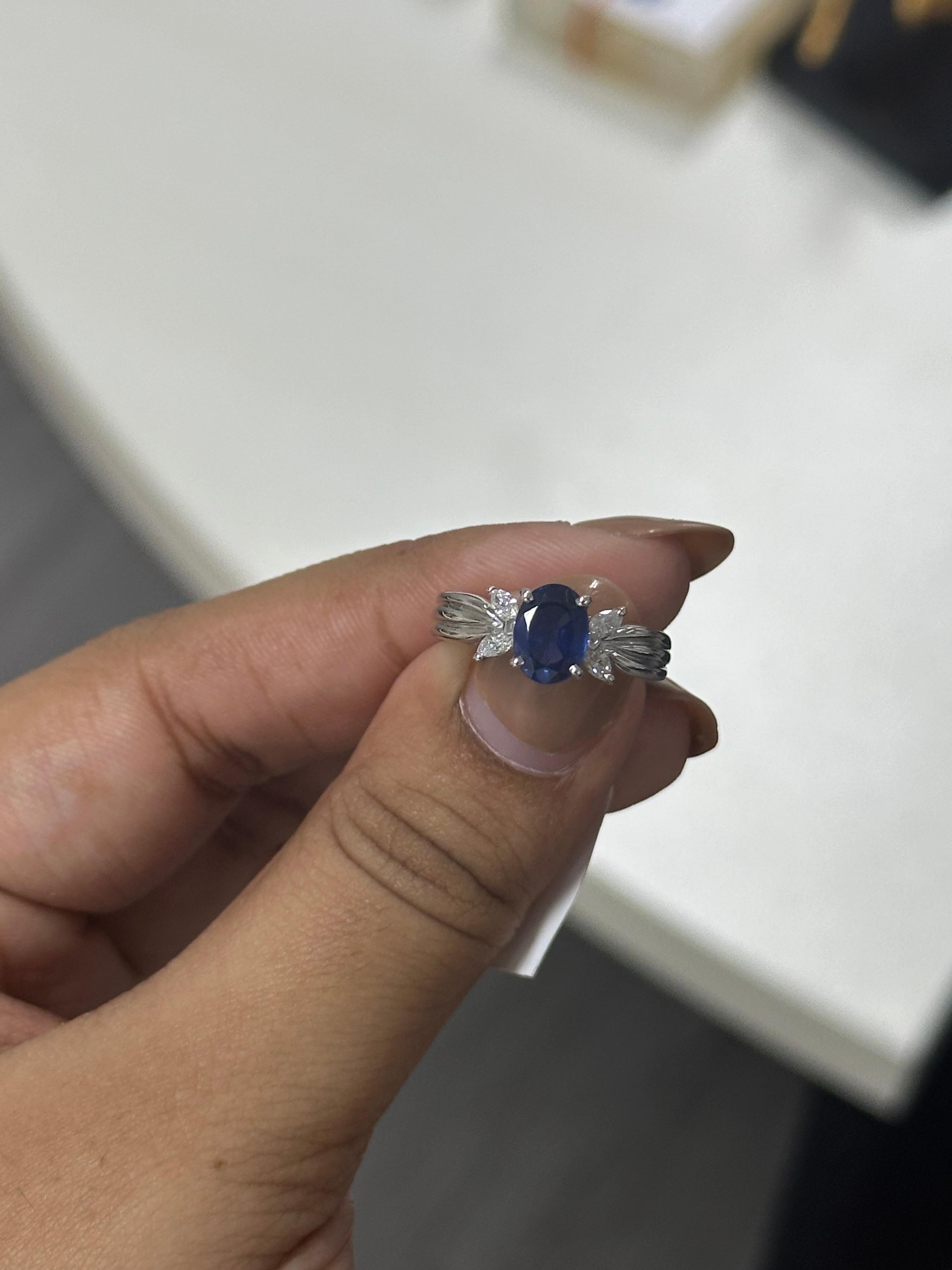 1,38 Karat Blauer Saphir Cocktail Ring Damen im Angebot