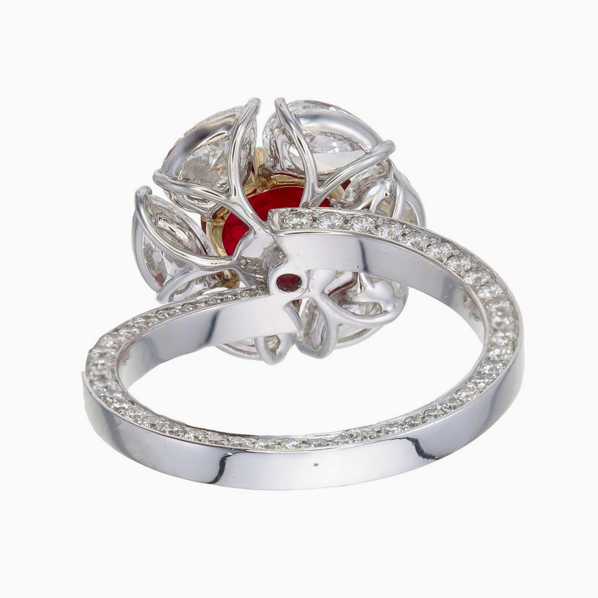 1,38 Karat Burma No Heat Rubin und Diamant Ring in 18 Karat Weißgold im Zustand „Neu“ im Angebot in Bangkok, TH