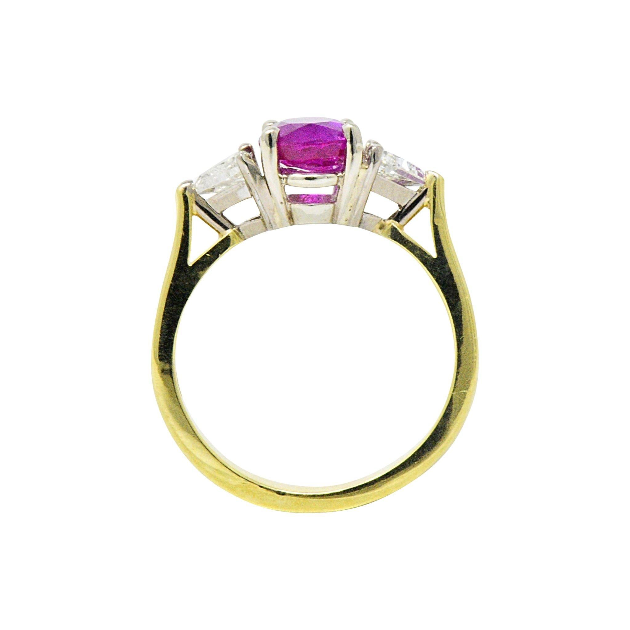 Women's or Men's Contemporary 1.68 Carats Burmese Ruby Diamond 18 Karat Gold Ring AGL