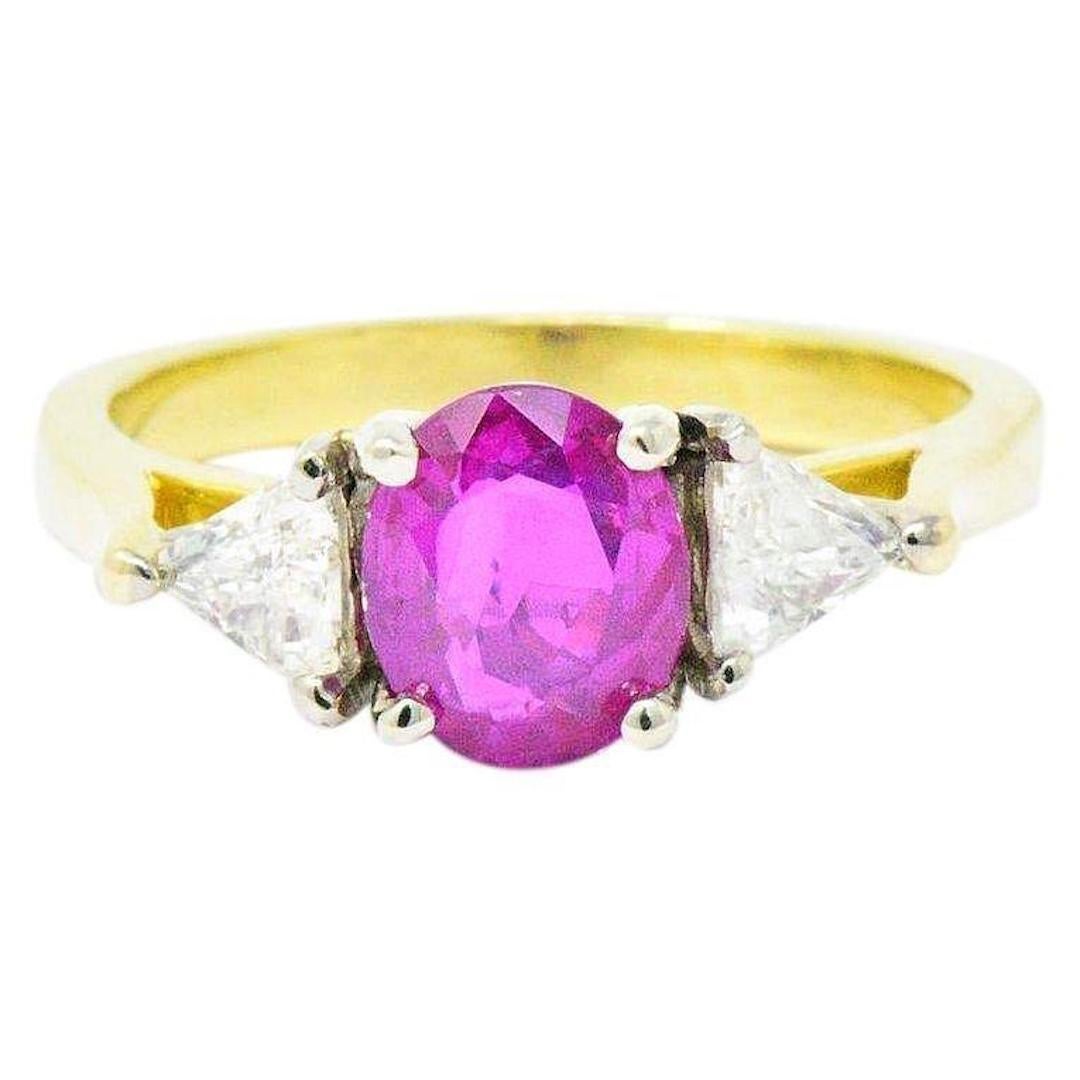Contemporary 1.68 Carats Burmese Ruby Diamond 18 Karat Gold Ring AGL