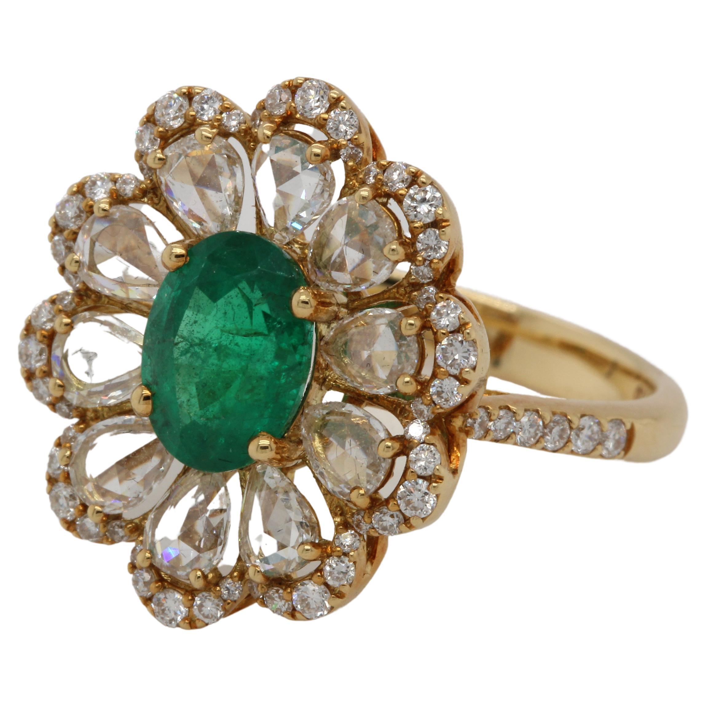 Women's or Men's 1.38 Carat Emerald and Diamond Ring in 18 Karat Gold For Sale