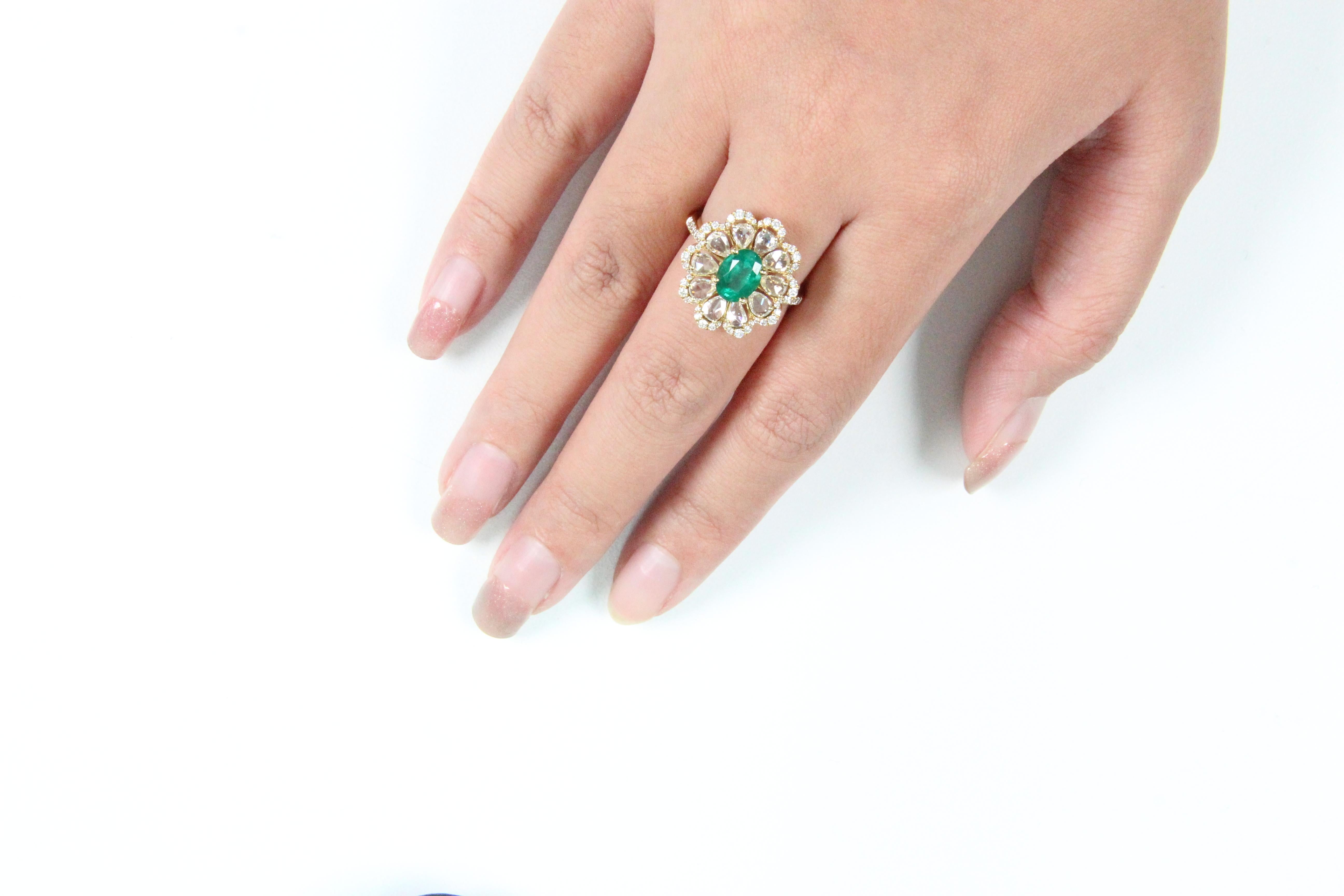 1.38 Carat Emerald and Diamond Ring in 18 Karat Gold For Sale 2