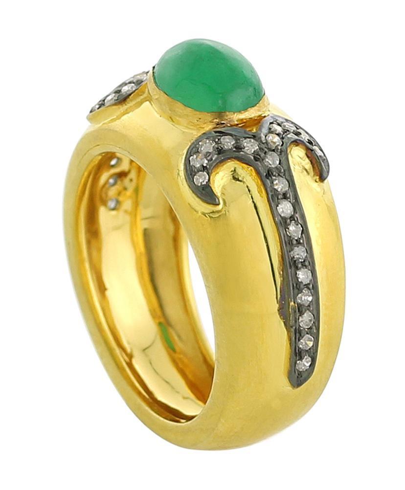 Contemporary 1.38 Carat Emerald Diamond 18 Karat Yellow Gold Cocktail Ring For Sale