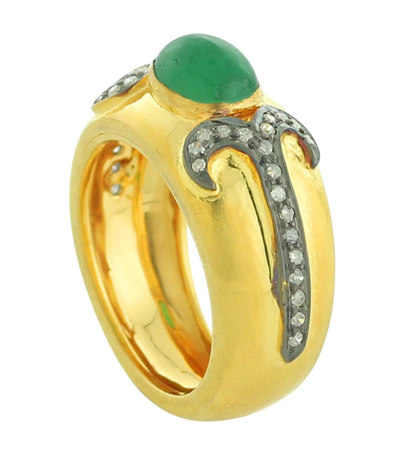 Cabochon 1.38 Carat Emerald Diamond 18 Karat Yellow Gold Cocktail Ring For Sale