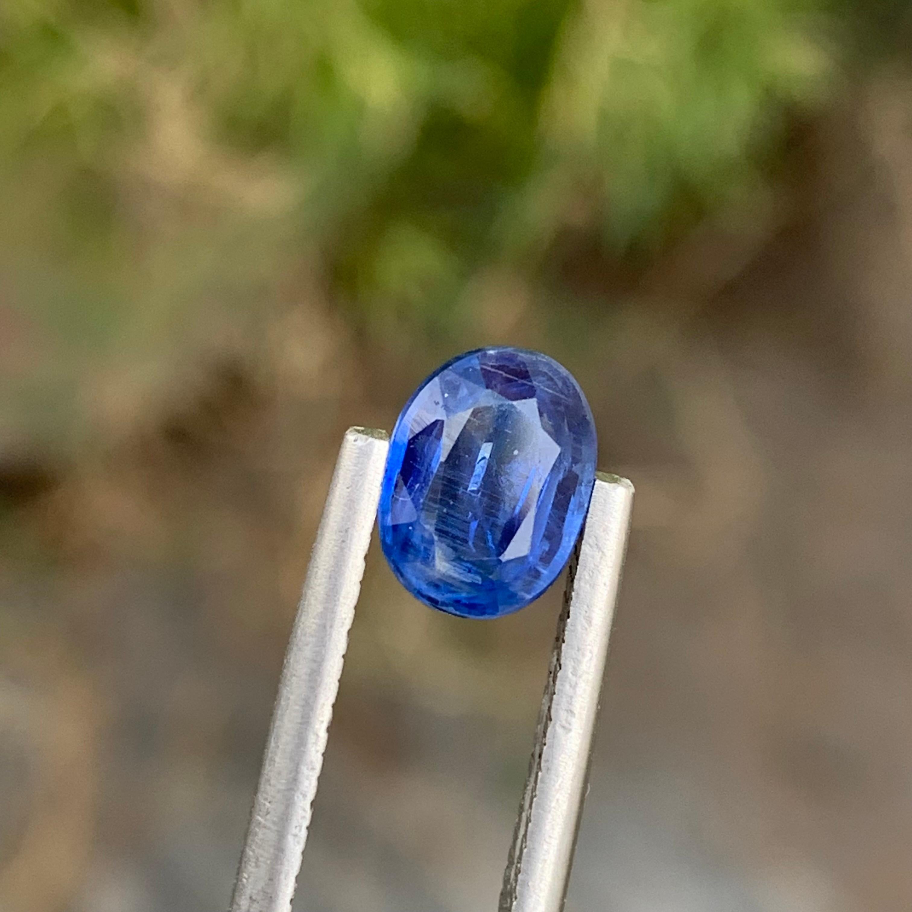 Women's or Men's 1.38 Carat Natural Loose kyanite Oval Shape Gem For Afghanistan Mine For Sale