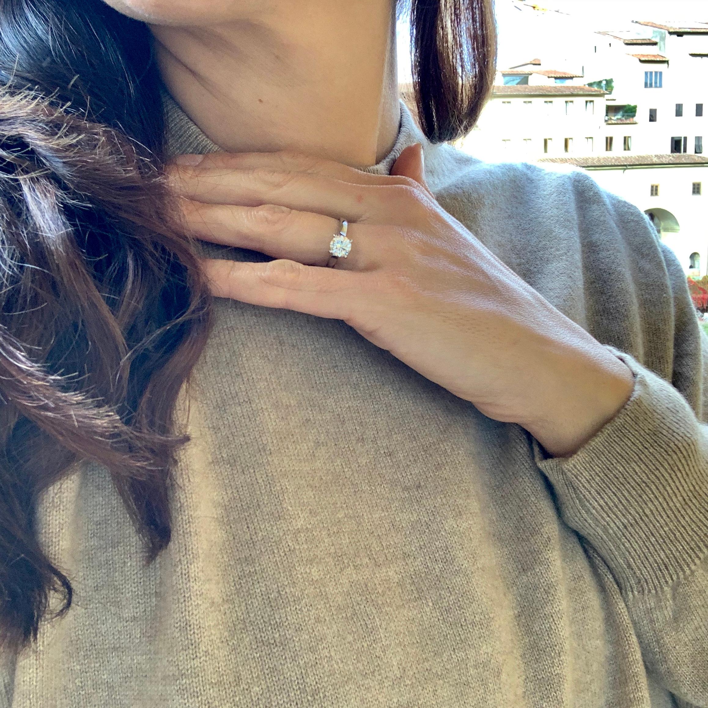 1.38 Carat Round Diamond Set in 18Kt White Gold Solitaire Unisex Engagement Ring In New Condition In Florence, IT
