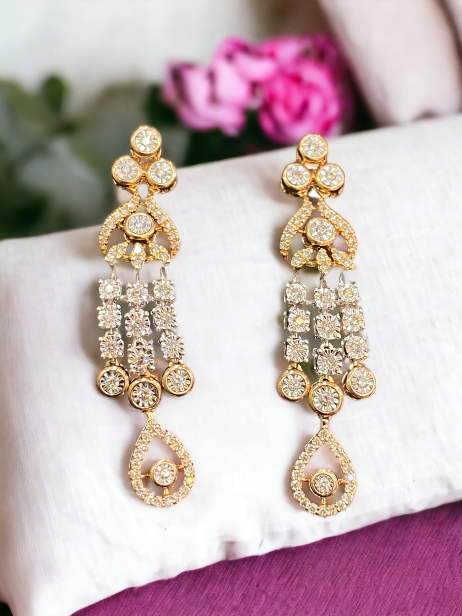 Indulge yourself with this spectacular piece of jewelry: a pair of dangle earrings encrusted with 1.38 carats of round brilliant cut natural diamonds in 14-karat rose gold!

Specifications : 

Diamond Color : White
Diamond Weight : 1.38