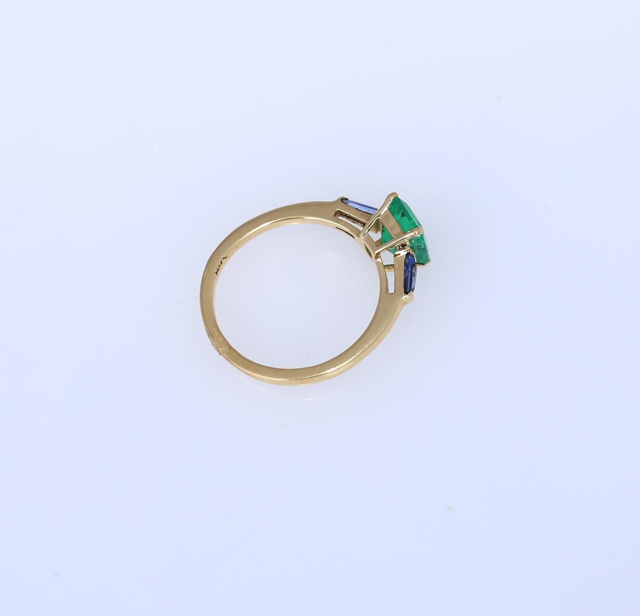 Women's 1.38 Ct Emerald Sapphires 18K Yellow Gold Ring, 2022 For Sale