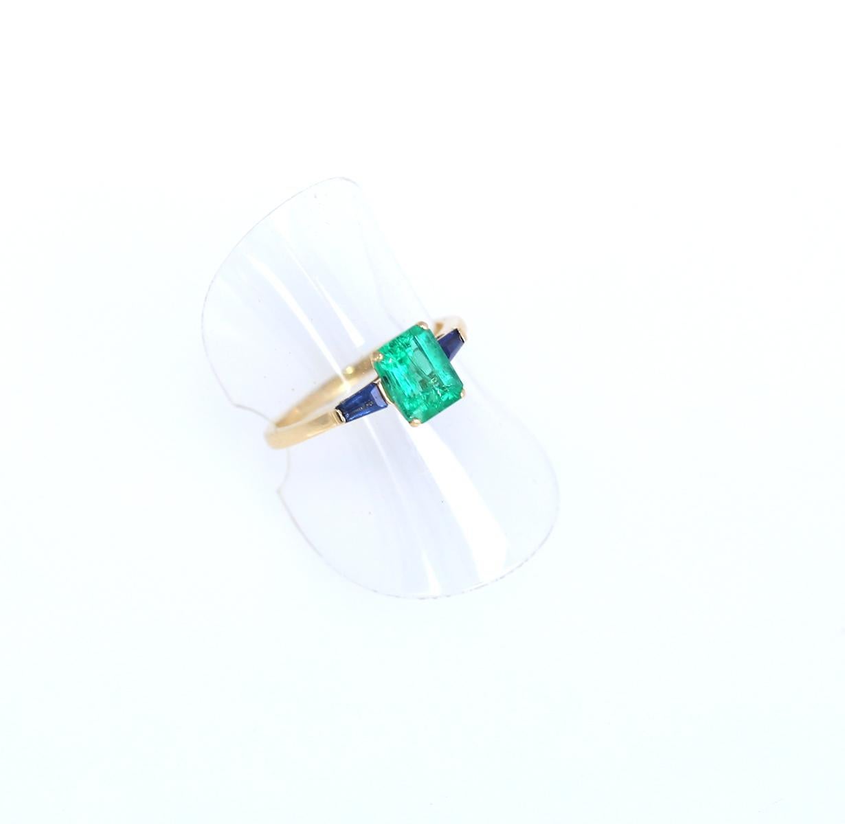 1.38 Ct Emerald Sapphires 18K Yellow Gold Ring, 2022 For Sale 2