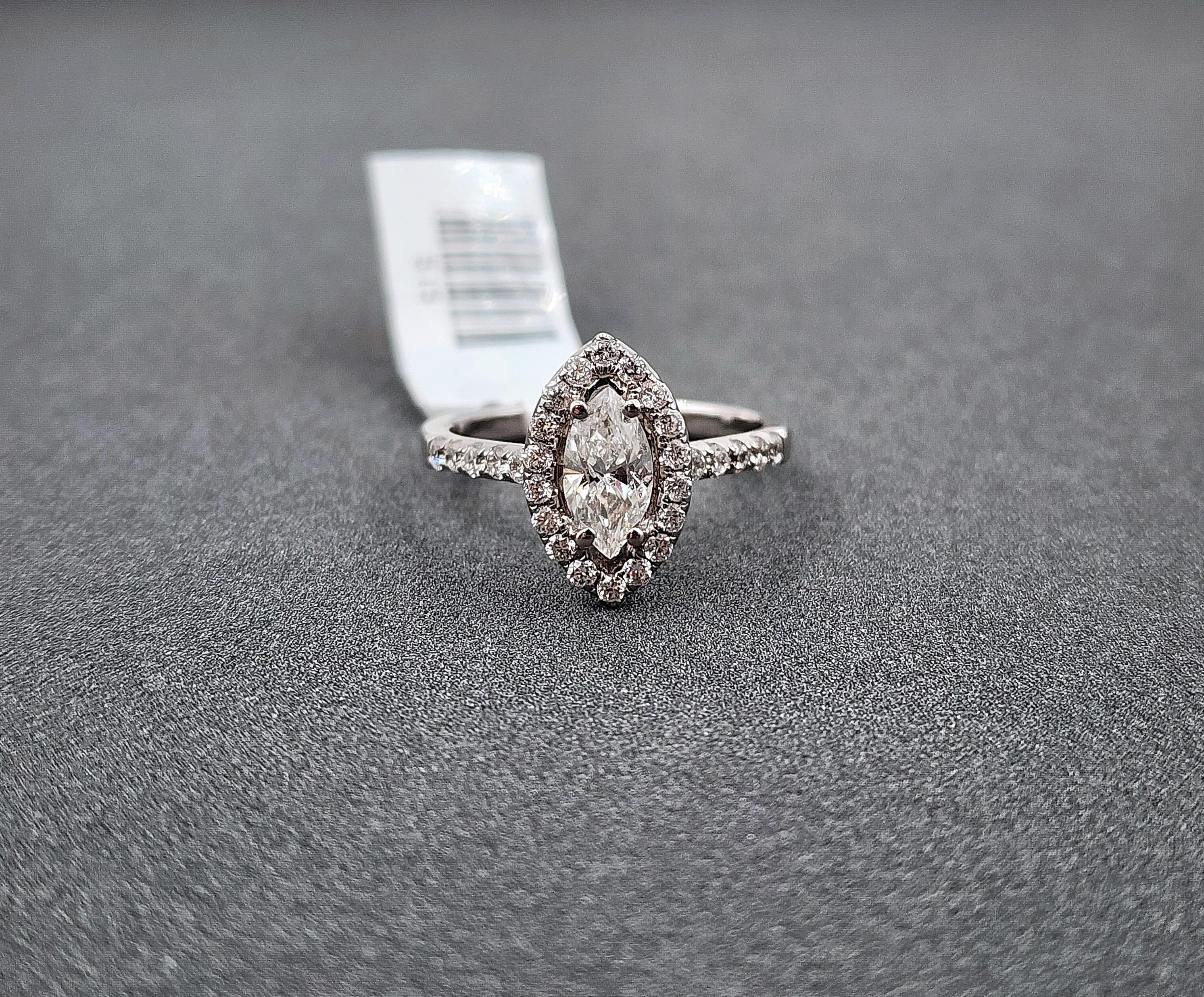 Women's or Men's 1.38 ct Marquise Diamond Ring For Sale