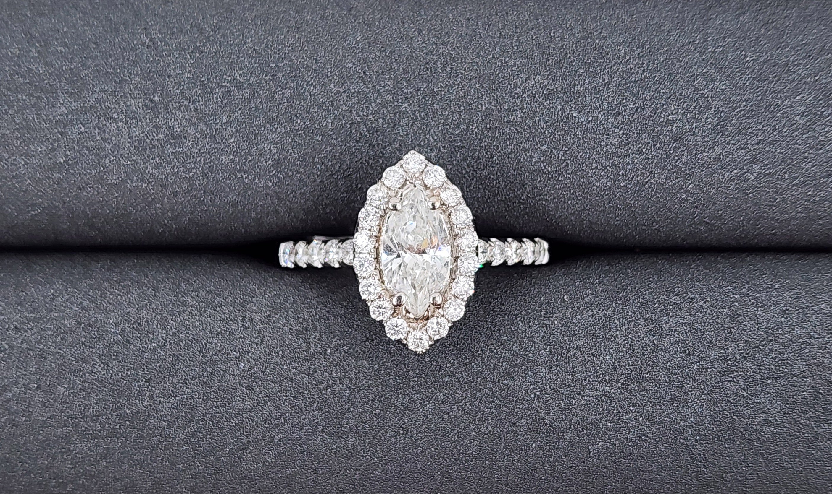 Anillo de Diamantes Marquesa de 1.38 ct
