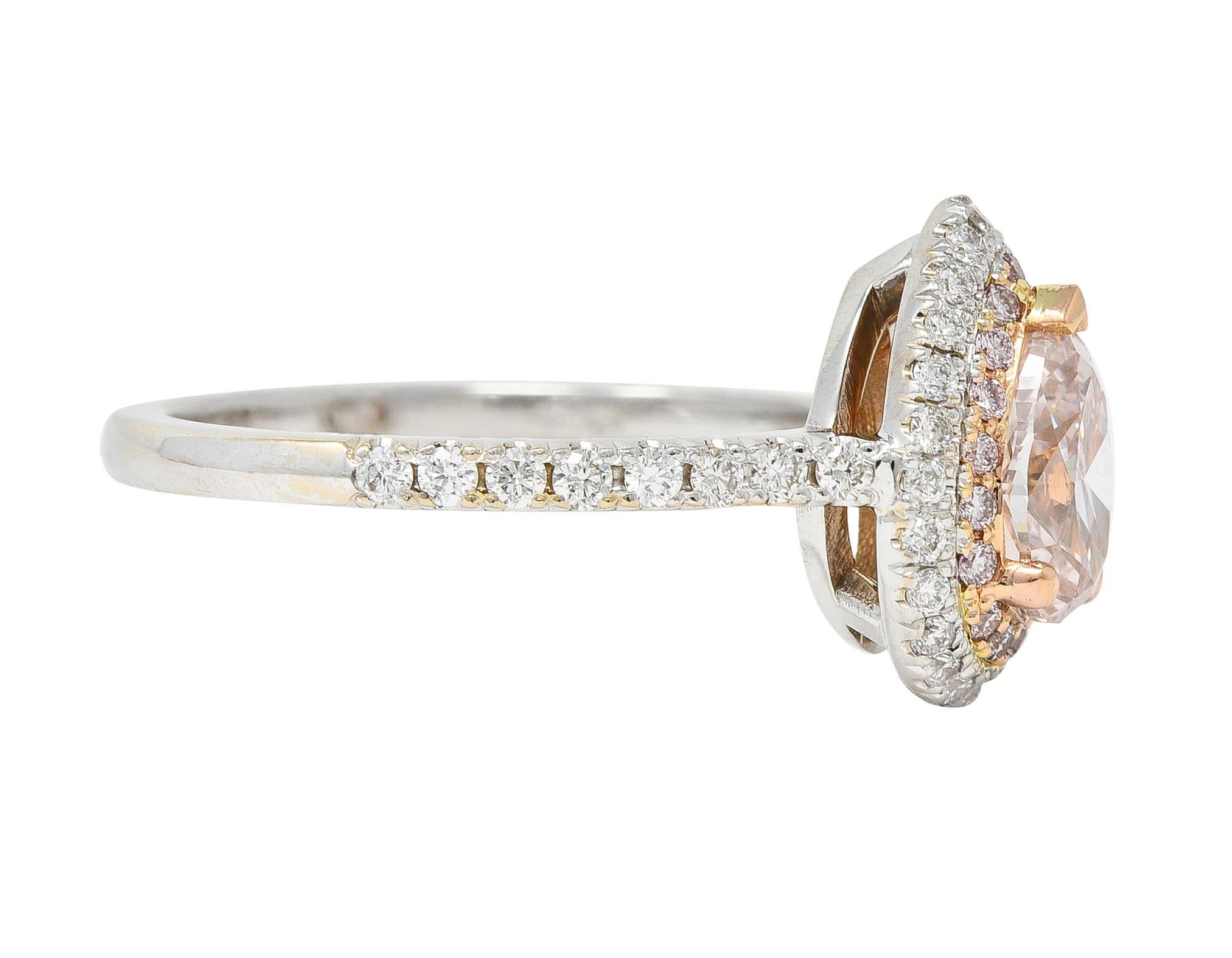 Taille poire 1.38 CTW Pear Fancy Pink Diamond Bague de fiançailles Halo en or 18 carats GIA en vente