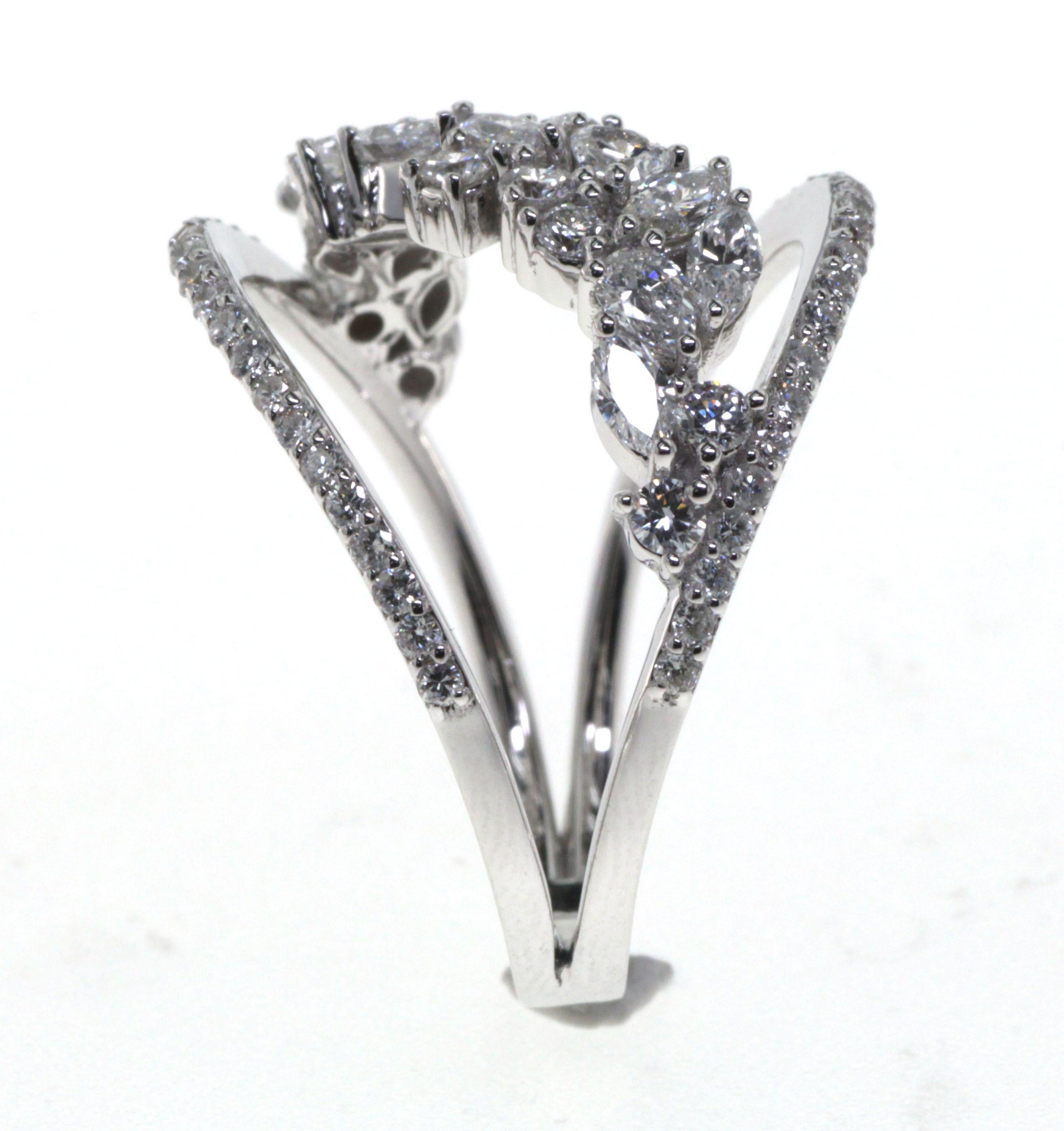 1.38 t.c.w Mixed Cut Diamond Ring in 18 Karat White Gold In New Condition For Sale In Hong Kong, HK