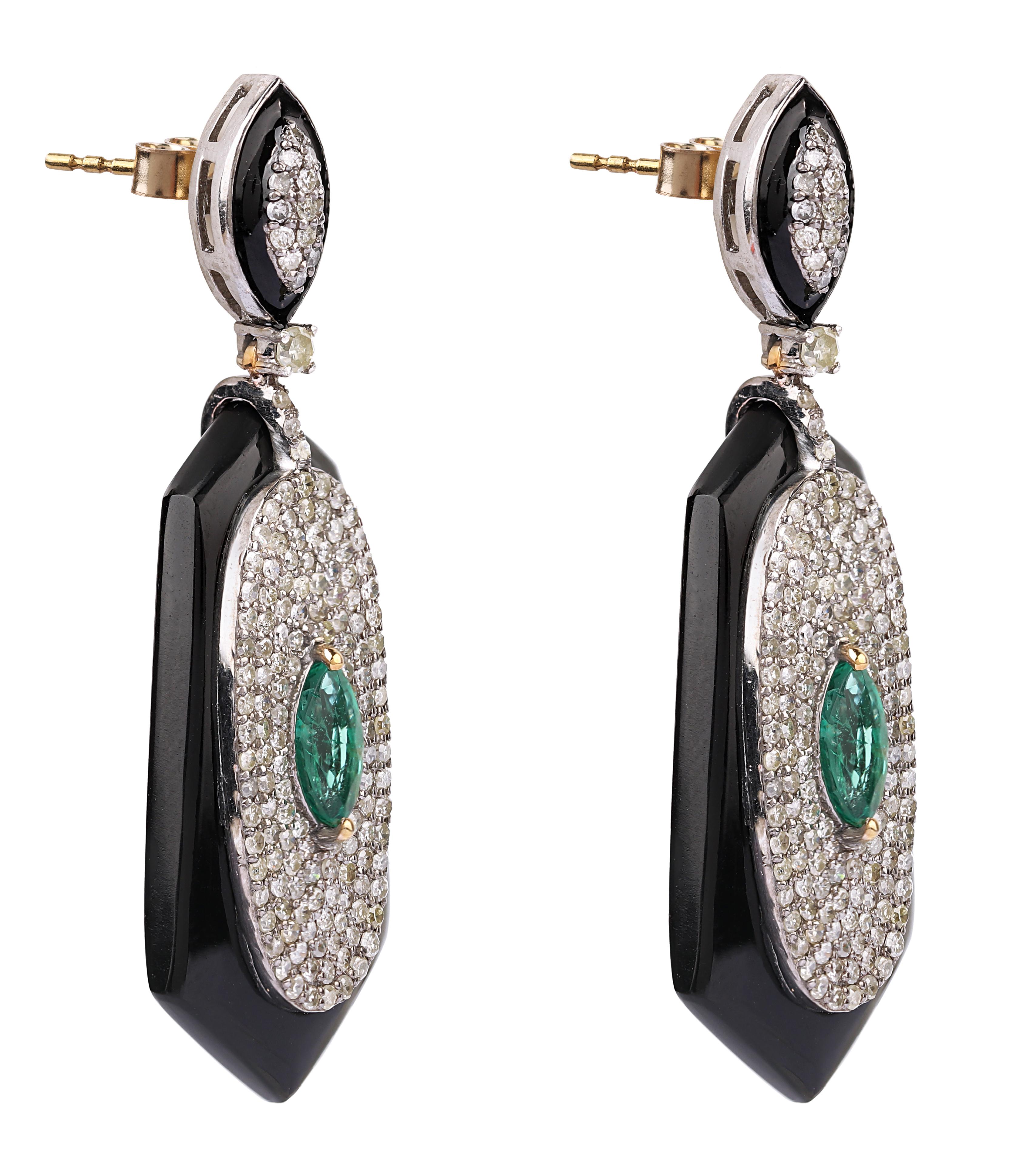 13.80 Carats Diamond, Emerald, and Onyx Drop Earrings in Contemporary Style For Sale 2