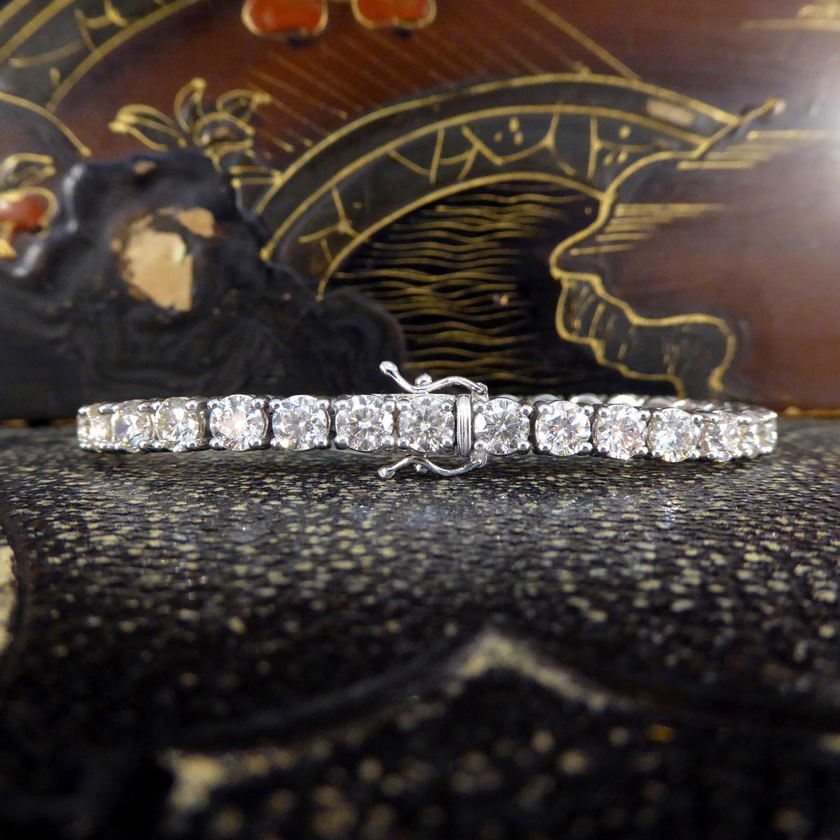 13.80ct Brilliant Cut Diamond Tennis Bracelet in 18ct White Gold In Excellent Condition In Yorkshire, West Yorkshire