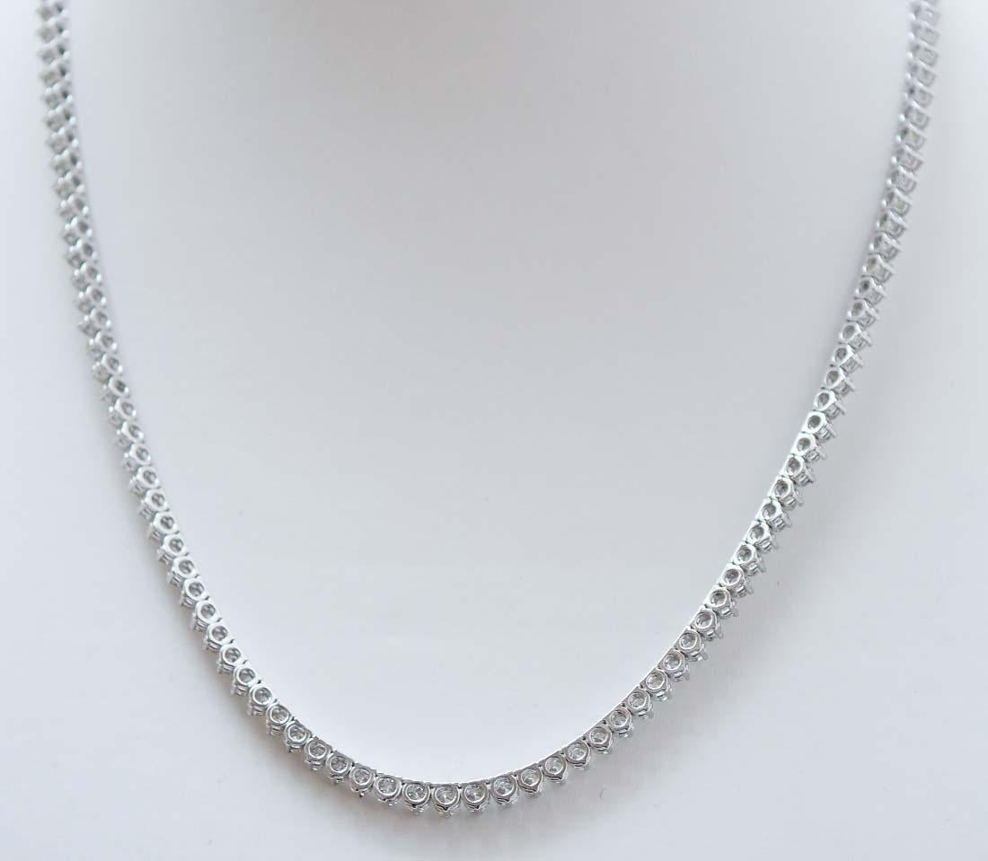 Taille brillant Collier moderne en or blanc 18 carats et diamants de 13,81 carats. en vente