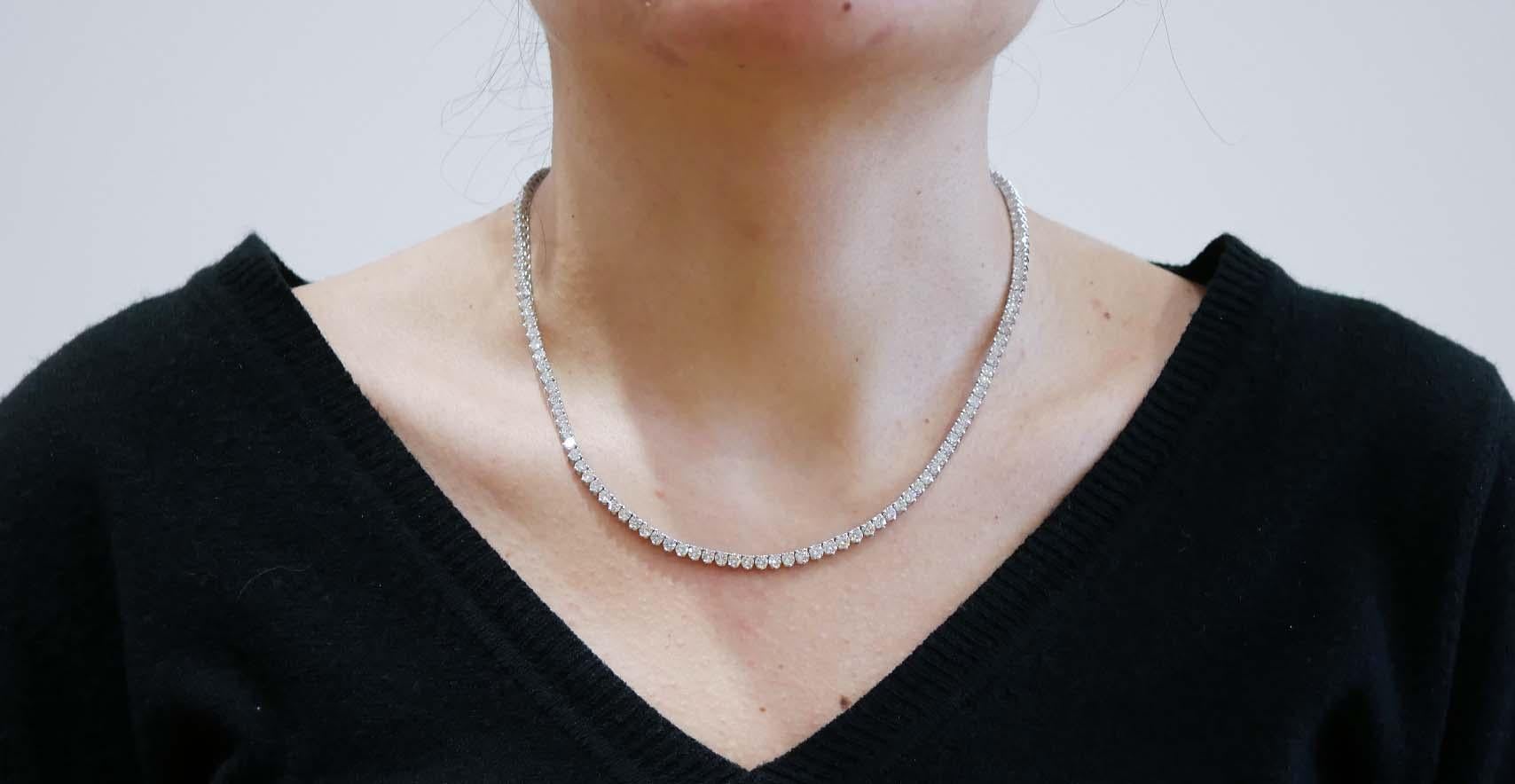 Collier moderne en or blanc 18 carats et diamants de 13,81 carats. Neuf - En vente à Marcianise, Marcianise (CE)