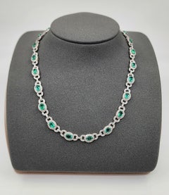 Impresionante Collar de Platino con Esmeralda Natural y Diamantes de 8,66 ct