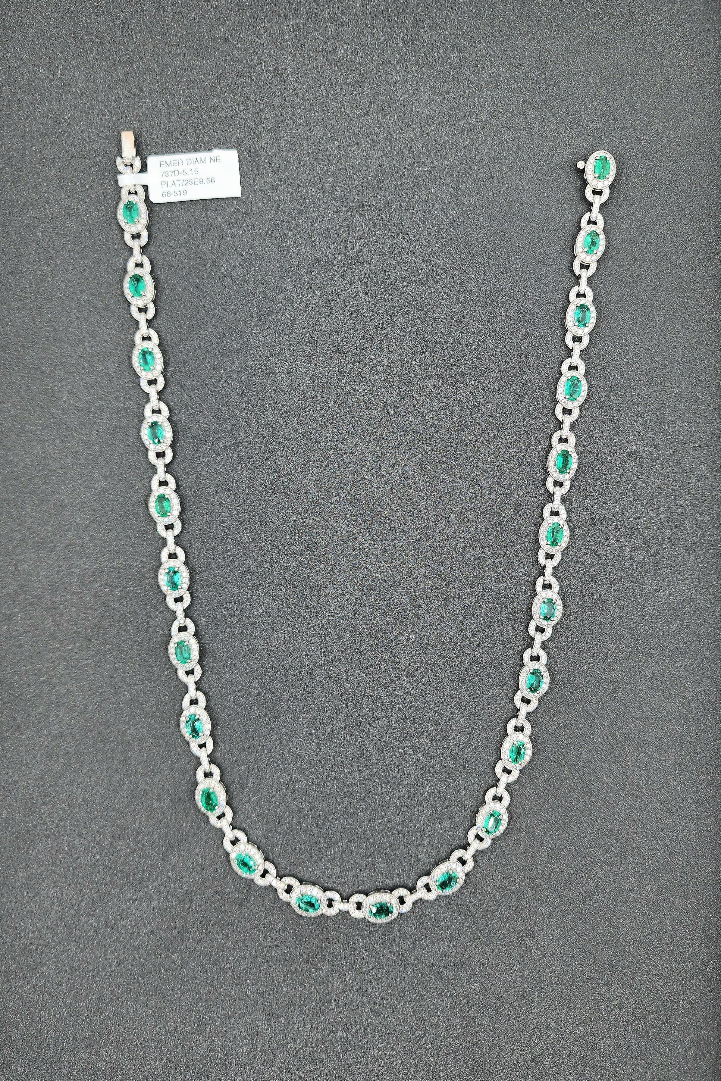 13.81 Karat natürlicher Smaragd & Diamant-Halskette (Moderne) im Angebot