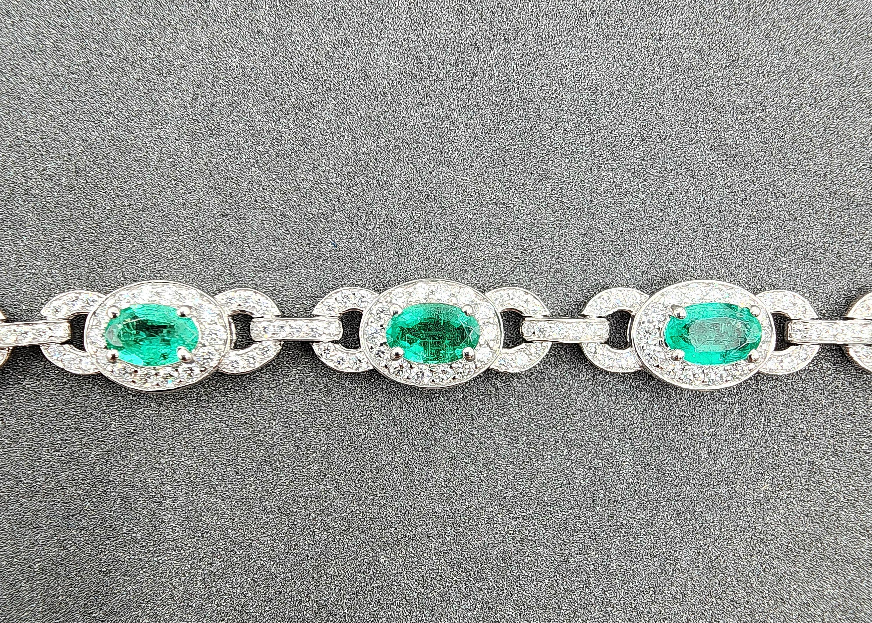 13.81 Karat natürlicher Smaragd & Diamant-Halskette für Damen oder Herren im Angebot