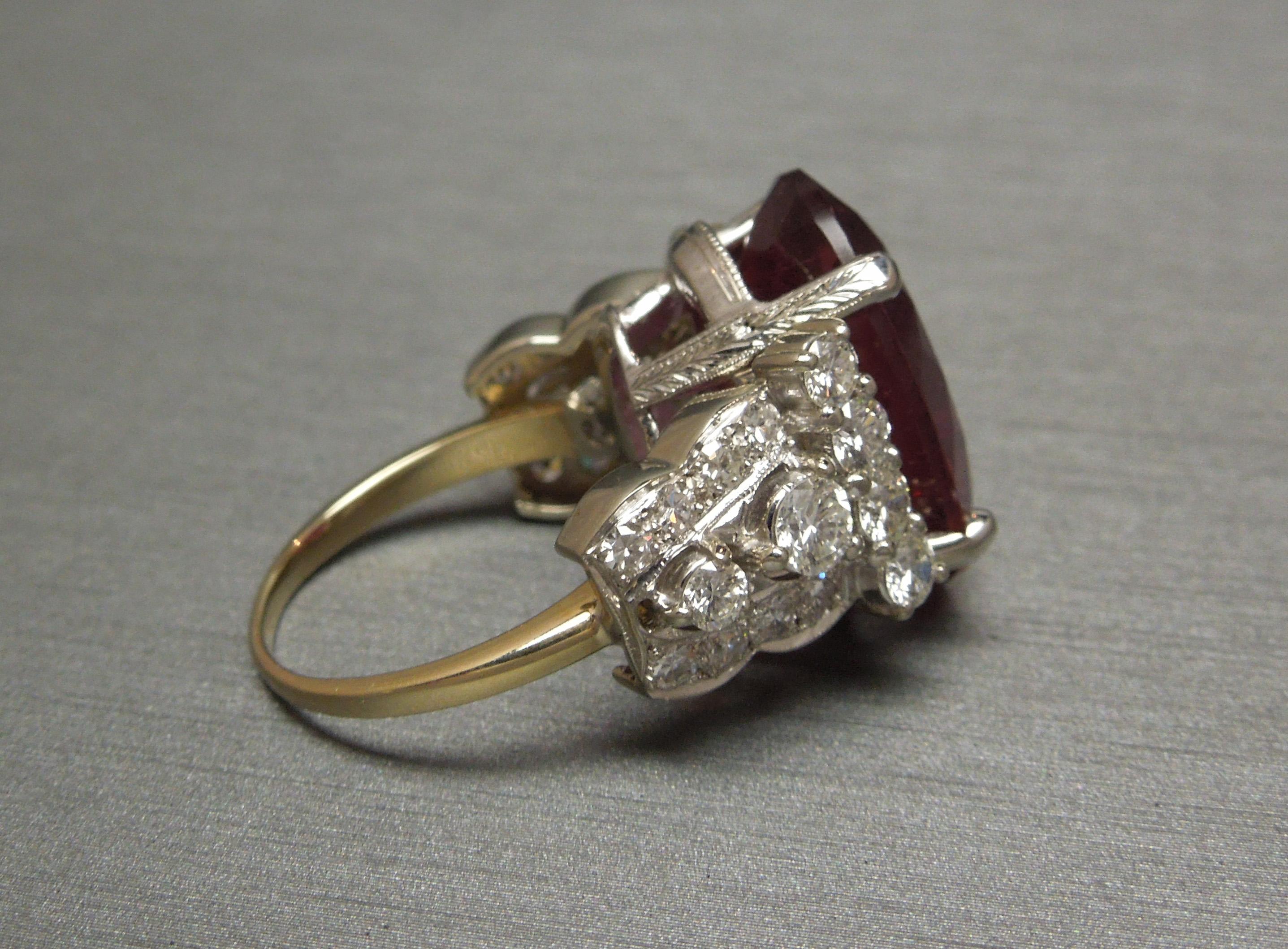 Taille ovale Bague en rubellite et diamants déco de 13,84 carats certifiés GIA en vente