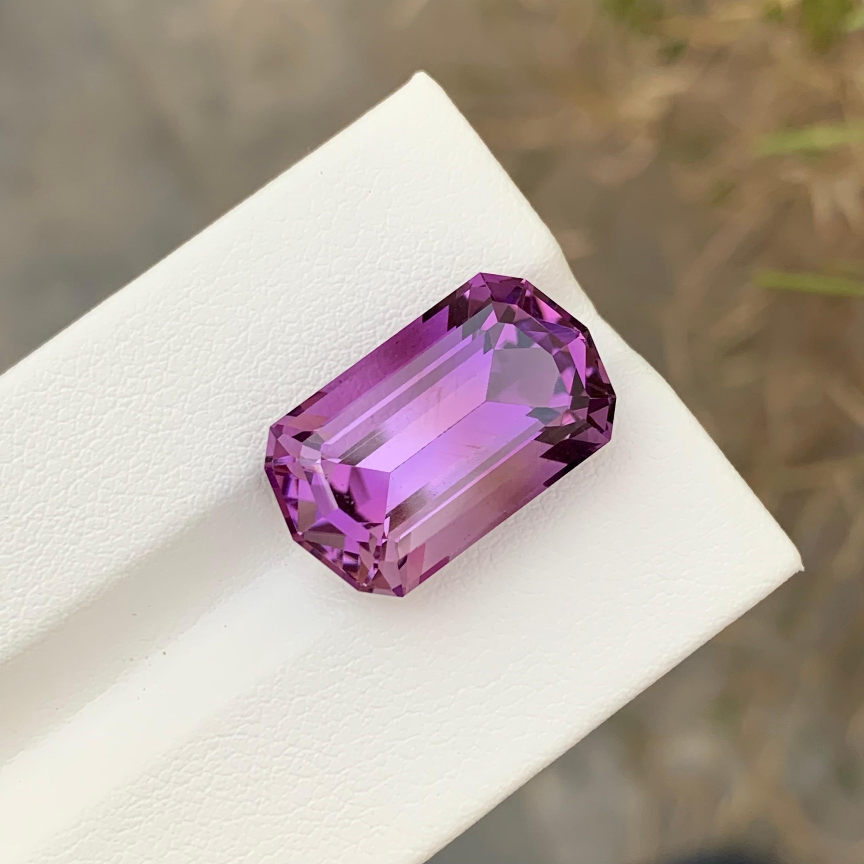 Emerald Cut 13.85 Carat Natural Loose Amethyst Gem For Necklace Jewelry For Sale