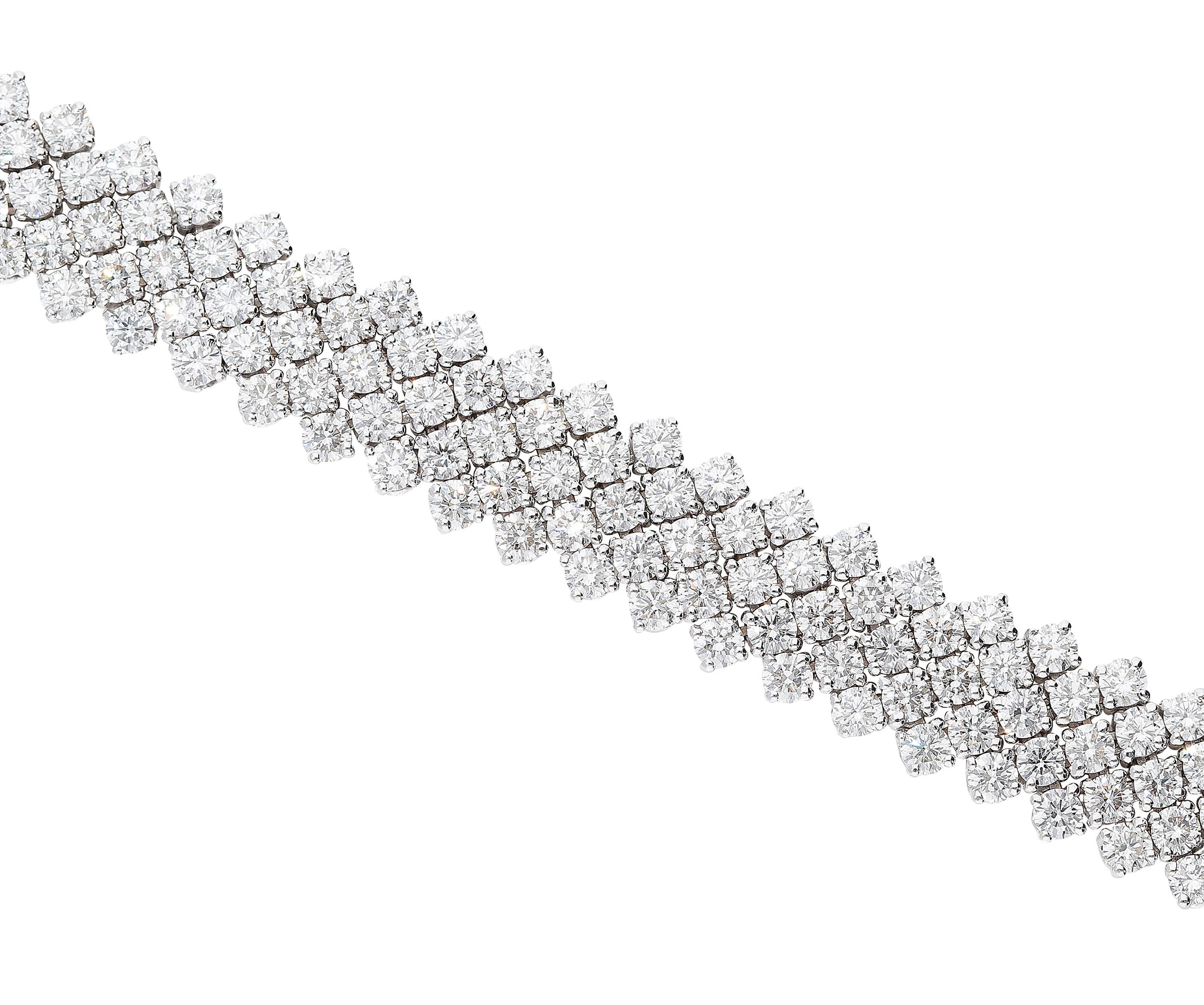 Round Cut 13.85 Carat White GVS Diamonds 18 Karat White Gold Link Tennis Bracelet For Sale