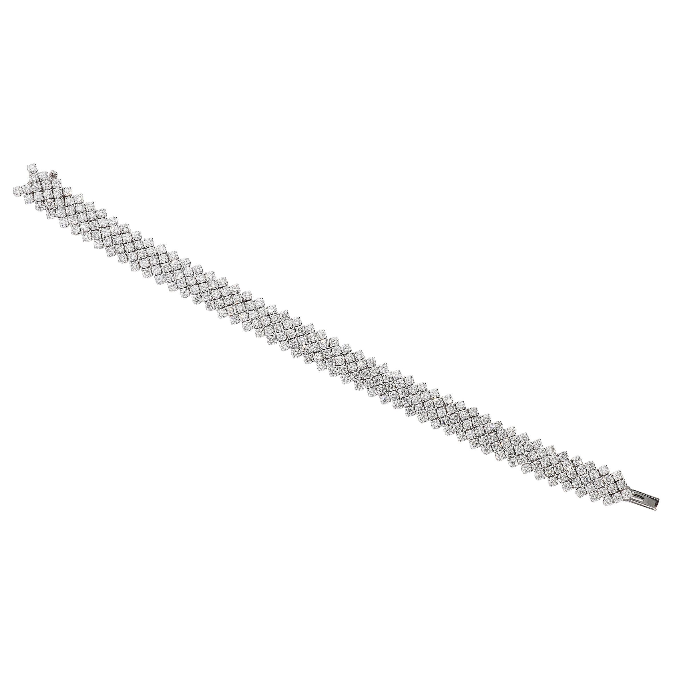 13.85 Carat White GVS Diamonds 18 Karat White Gold Link Tennis Bracelet For Sale