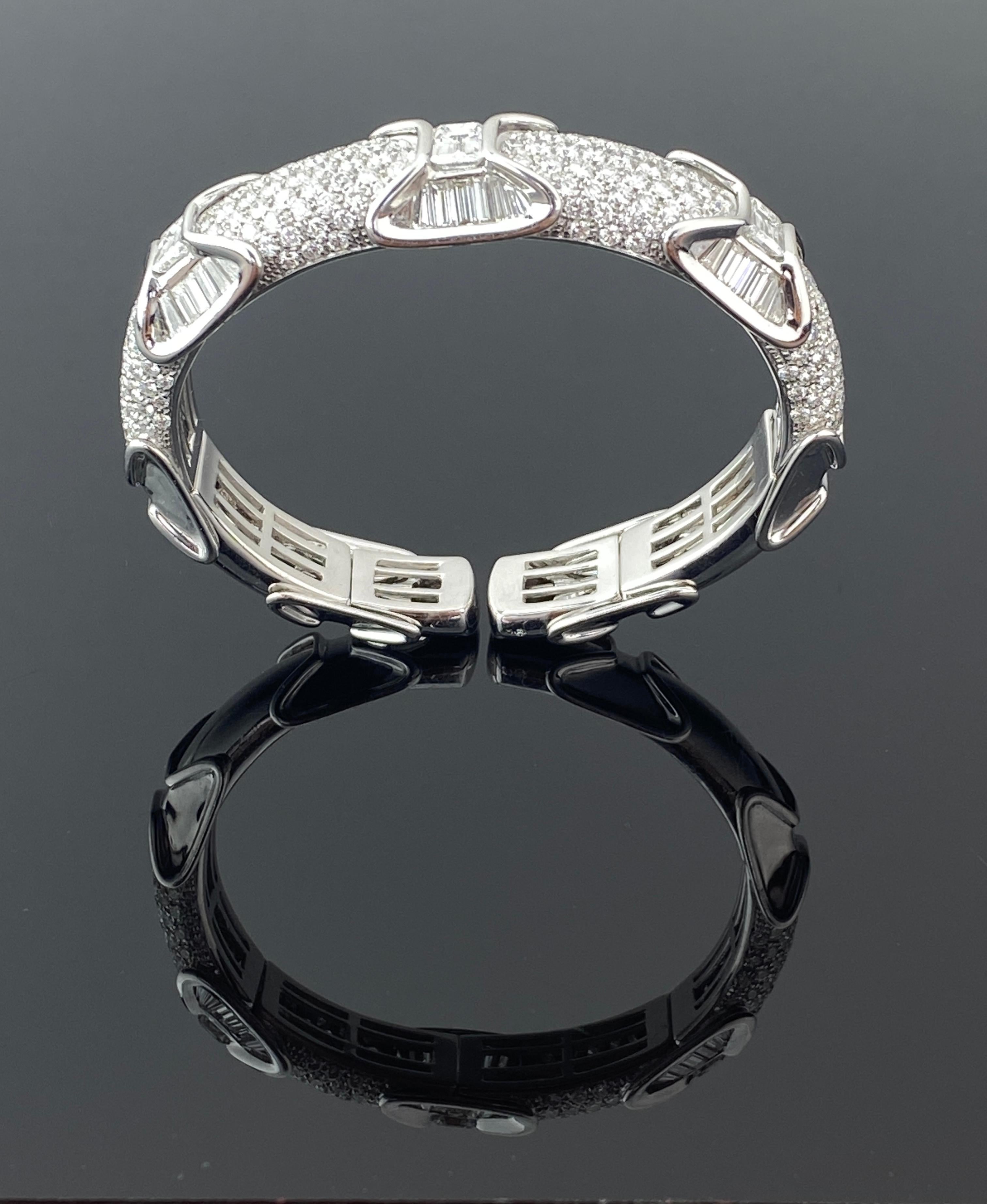 Art Déco Bracciale con diamante da 13,87 carati e oro bianco 18K in vendita