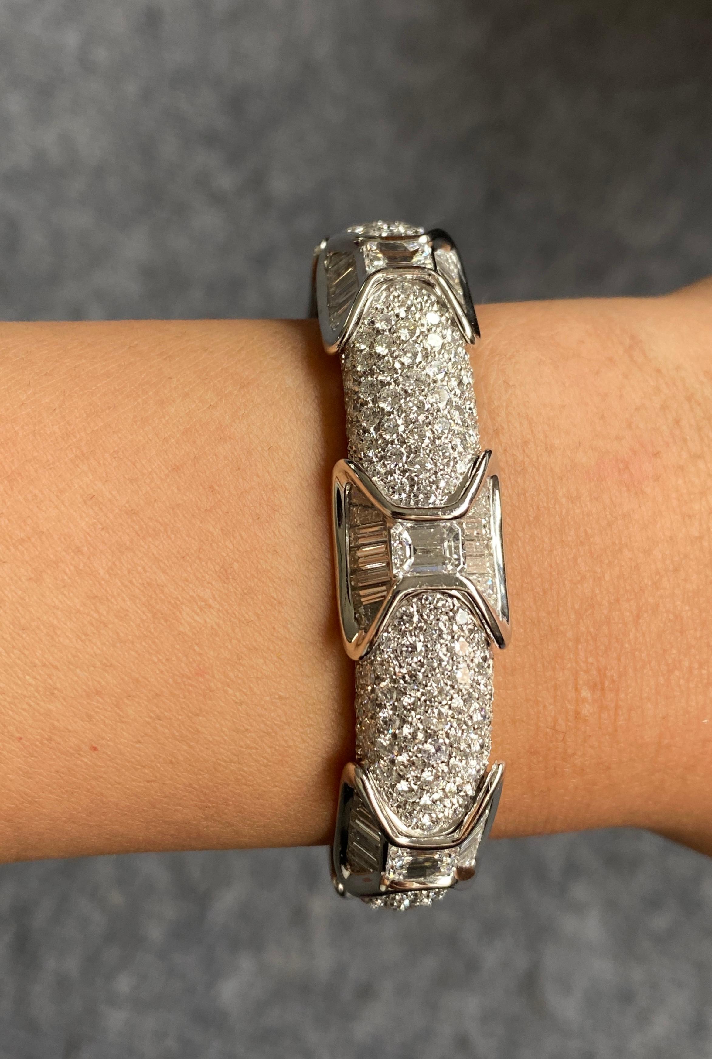 Bracciale con diamante da 13,87 carati e oro bianco 18K In condizioni Nuovo in vendita a Bangkok, Thailand