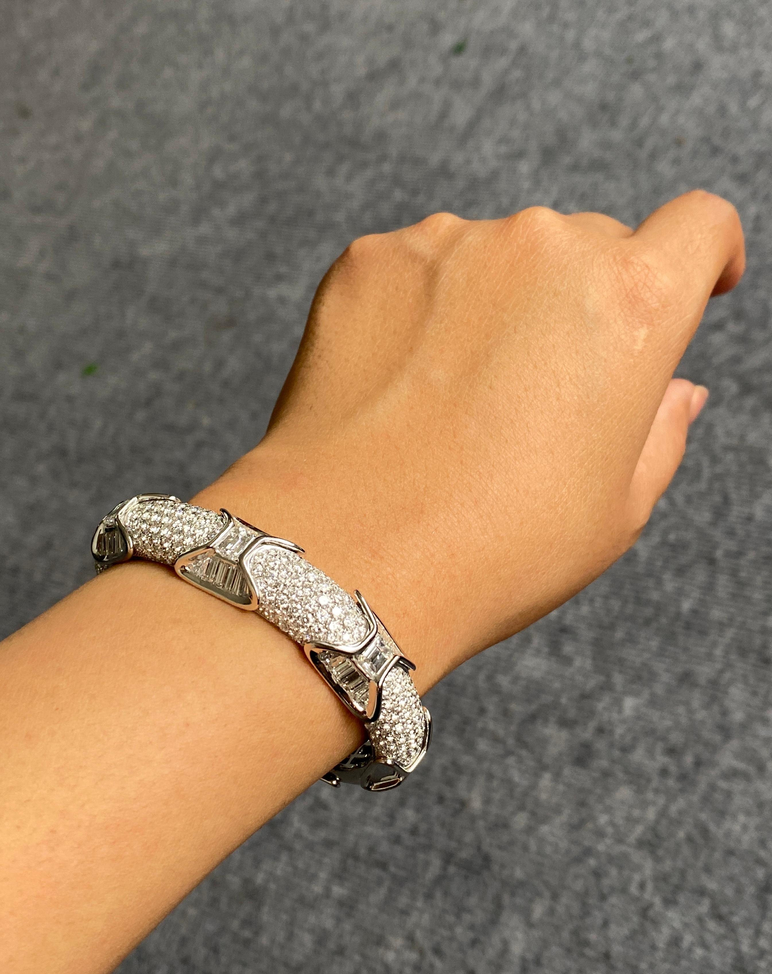 Bracciale con diamante da 13,87 carati e oro bianco 18K in vendita 1