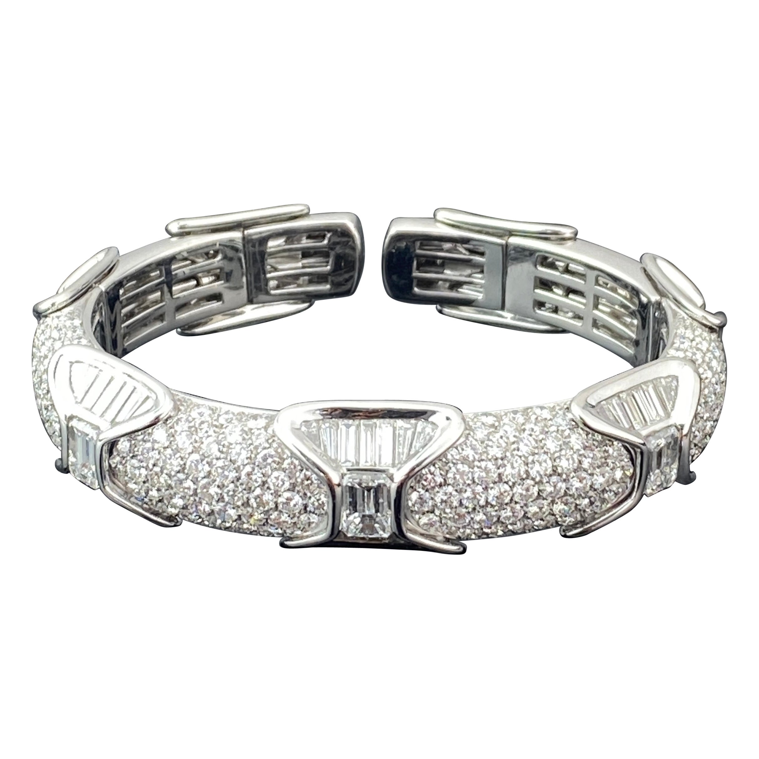 Bracciale con diamante da 13,87 carati e oro bianco 18K in vendita