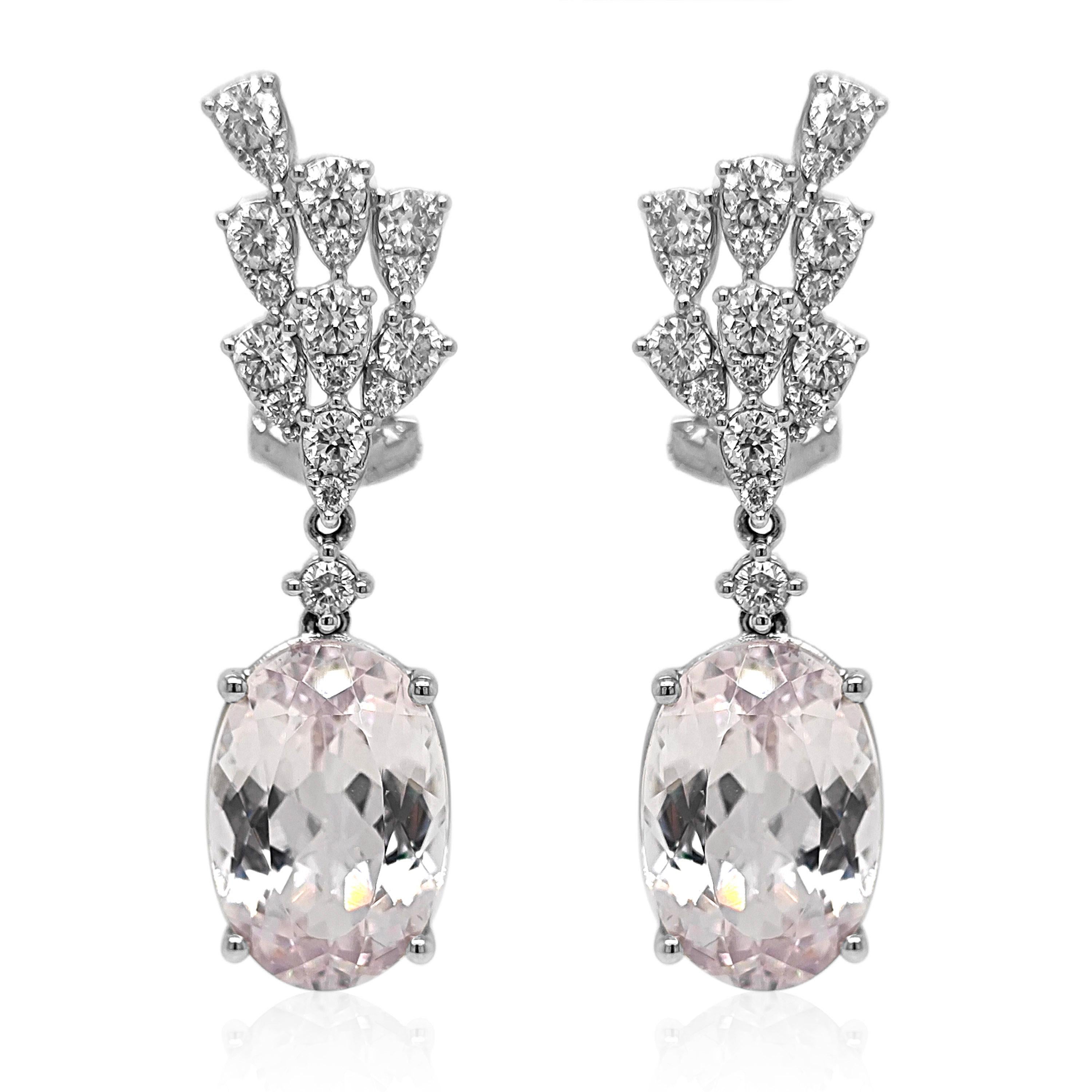 2 Kunzite Gemstone: 12.68 Carats
34 White Diamonds: 1.21 Carats
Metal: 18K White Gold, 7.70 Grams



