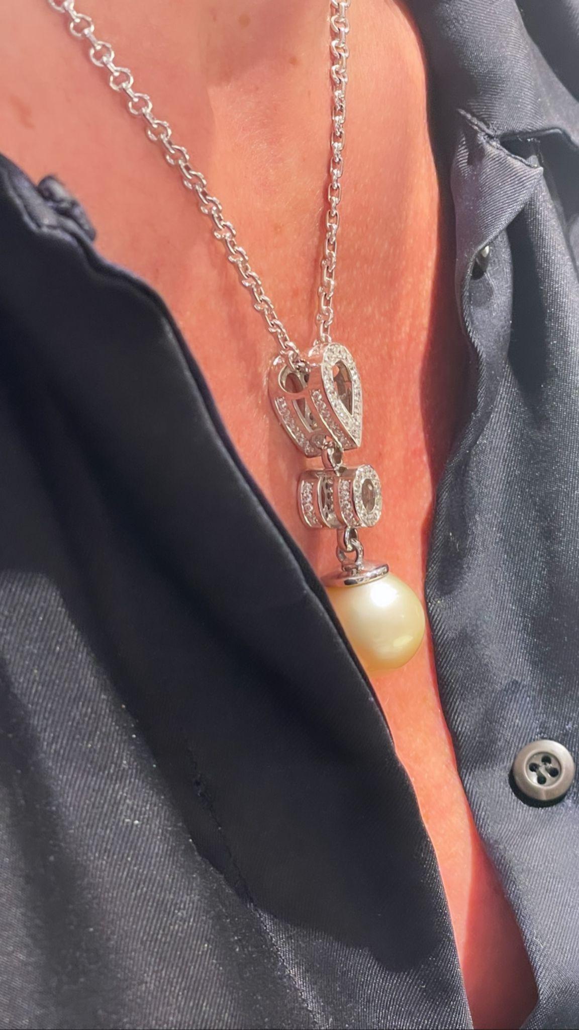 Taille brillant Collier pendentif XL en or blanc avec perles naturelles des mers du Sud et diamants en vente