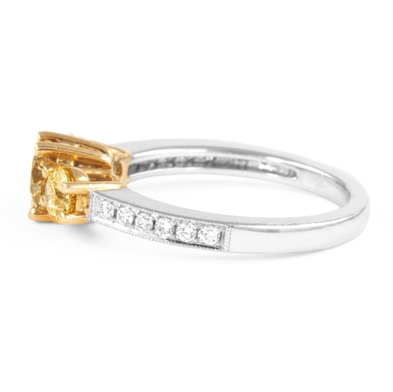 Taille ronde Bague bicolore 18 carats avec diamant jaune brunâtre intense de 1,38 carat en vente