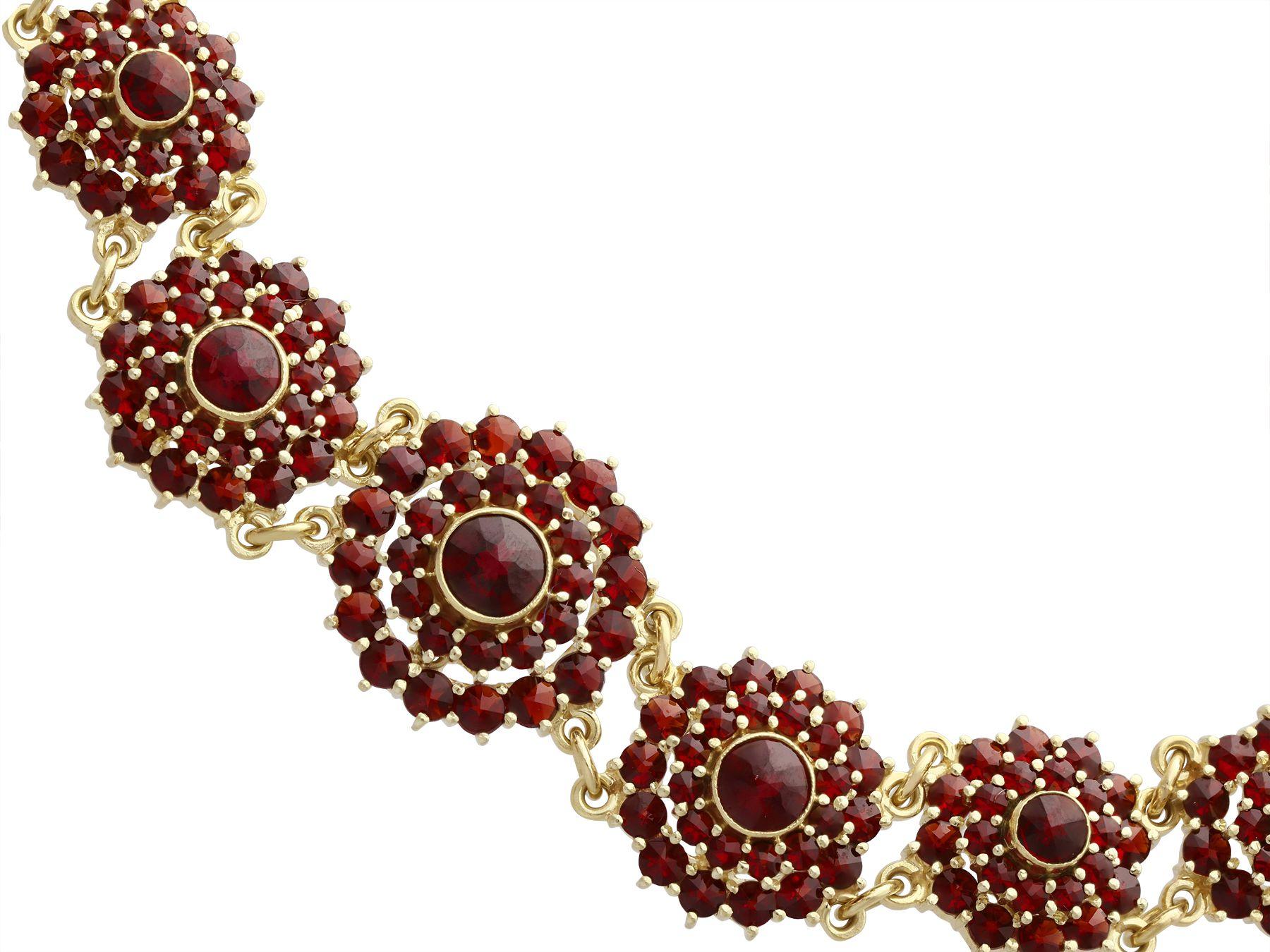 A fine and impressive vintage German 13.8 carat garnet and 14 karat yellow gold bracelet; part of our diverse antique jewelry and estate jewelry collections

This fine and impressive vintage gold bracelet has been crafted in 14k yellow gold.

The