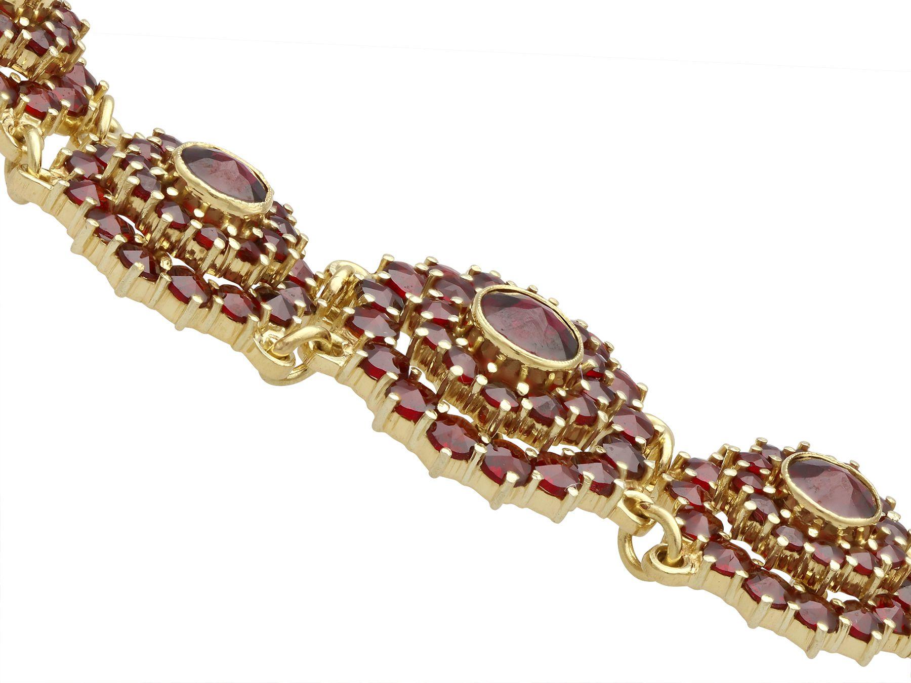 Vintage 13.8 Carat Garnet Yellow Gold Bracelet, Circa 1980 In Excellent Condition In Jesmond, Newcastle Upon Tyne