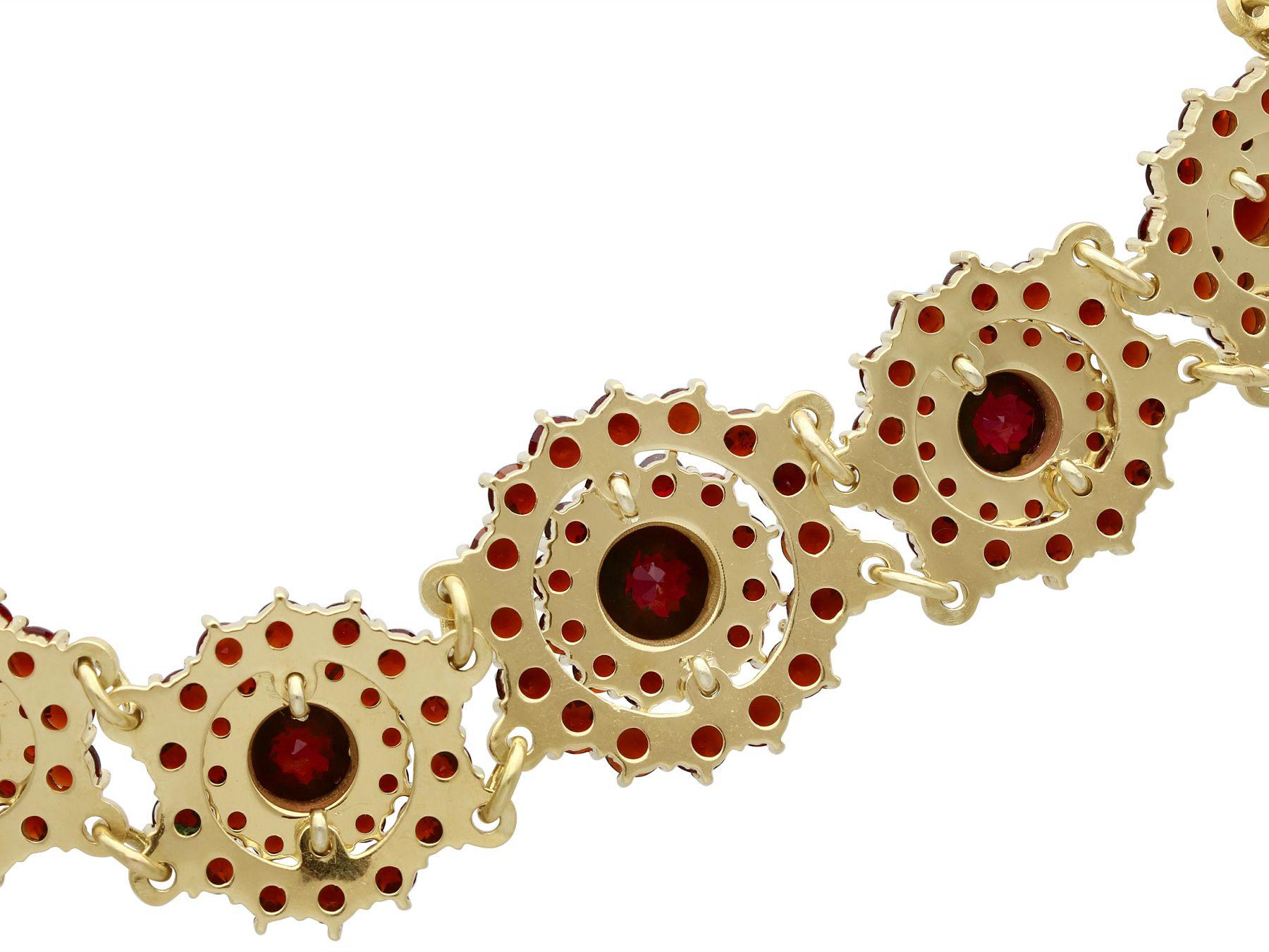 Women's or Men's Vintage 13.8 Carat Garnet Yellow Gold Bracelet, Circa 1980