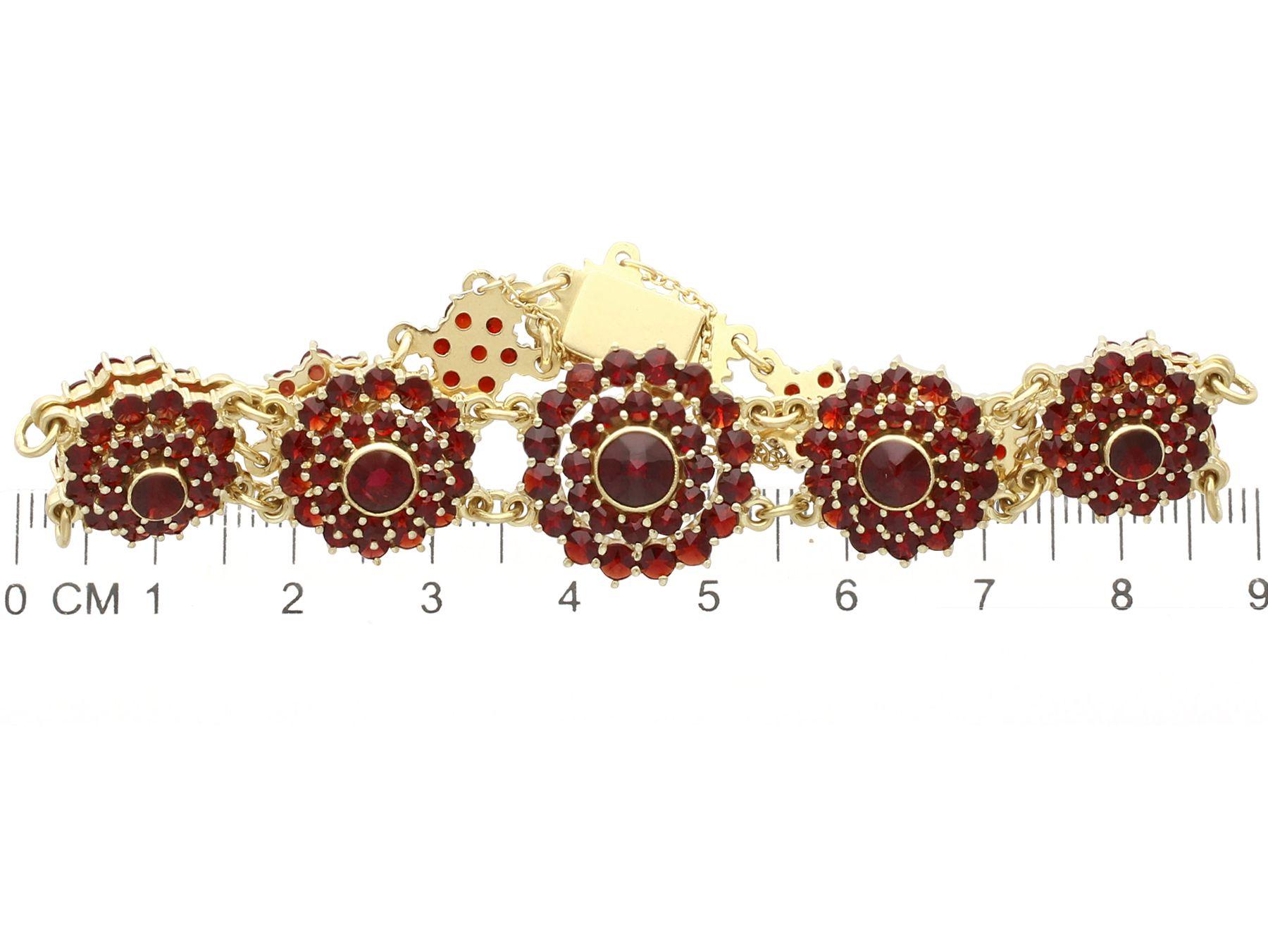 Vintage 13.8 Carat Garnet Yellow Gold Bracelet, Circa 1980 3