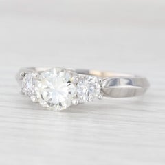 Anillo de compromiso de 3 piedras con diamante redondo de 1,38 ctw y oro blanco de 18k Talla 7
