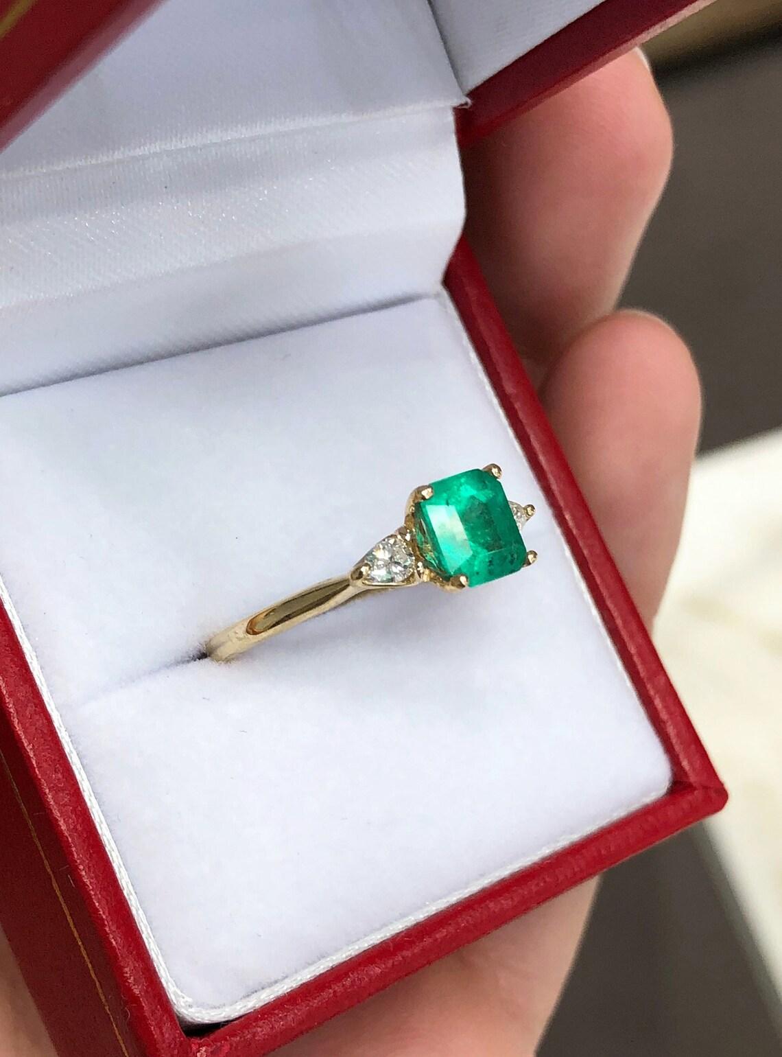 1.38tcw 14K Three Stone Colombian Emerald-Emerald Cut & Diamond Ring In New Condition For Sale In Jupiter, FL