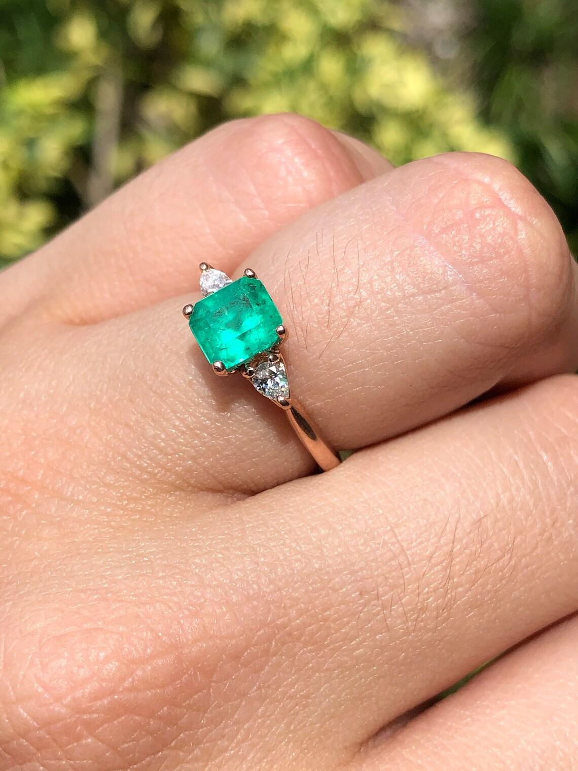 1.38tcw 14K Three Stone Colombian Emerald-Emerald Cut & Diamond Ring For Sale 2