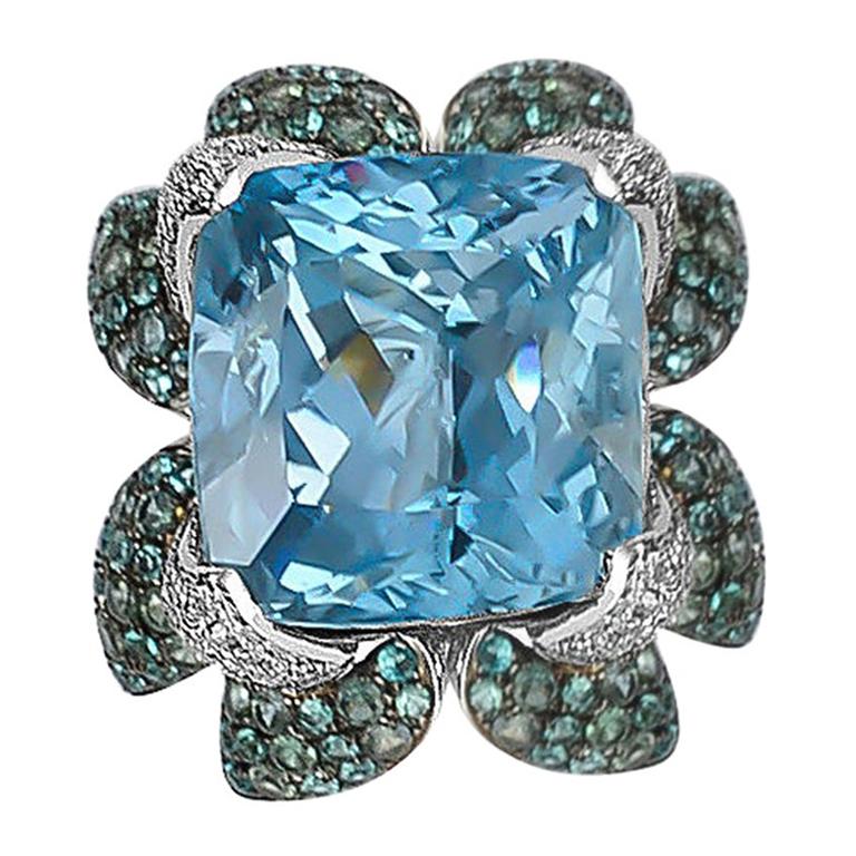 13.9 Carat Aquamarine Ring in 18 Karat White Gold with Paraiba and Alexandrite For Sale