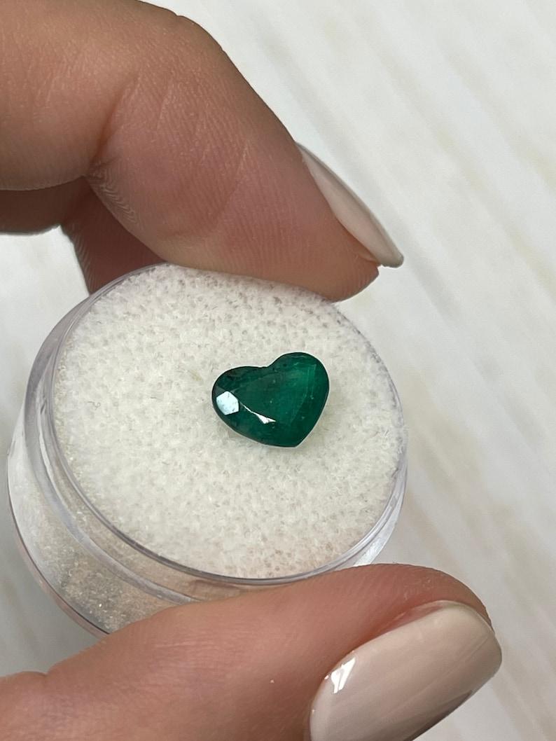 1.39 Carat Heart-Cut Brazilian Emerald  Dark Green 7x9 Loose Gemstone In New Condition For Sale In Jupiter, FL