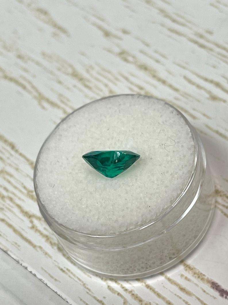 Women's 1.39 Carat Heart-Cut Brazilian Emerald  Dark Green 7x9 Loose Gemstone For Sale