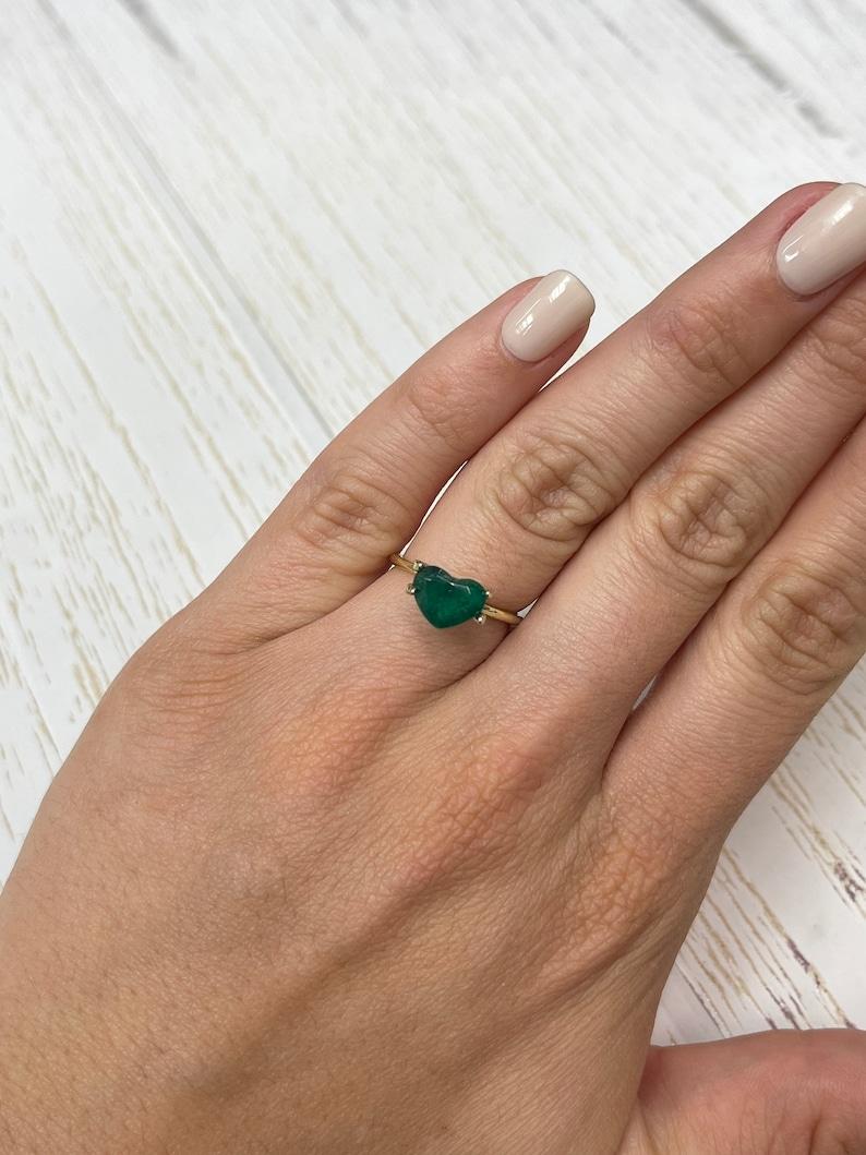 1.39 Carat Heart-Cut Brazilian Emerald  Dark Green 7x9 Loose Gemstone For Sale 1